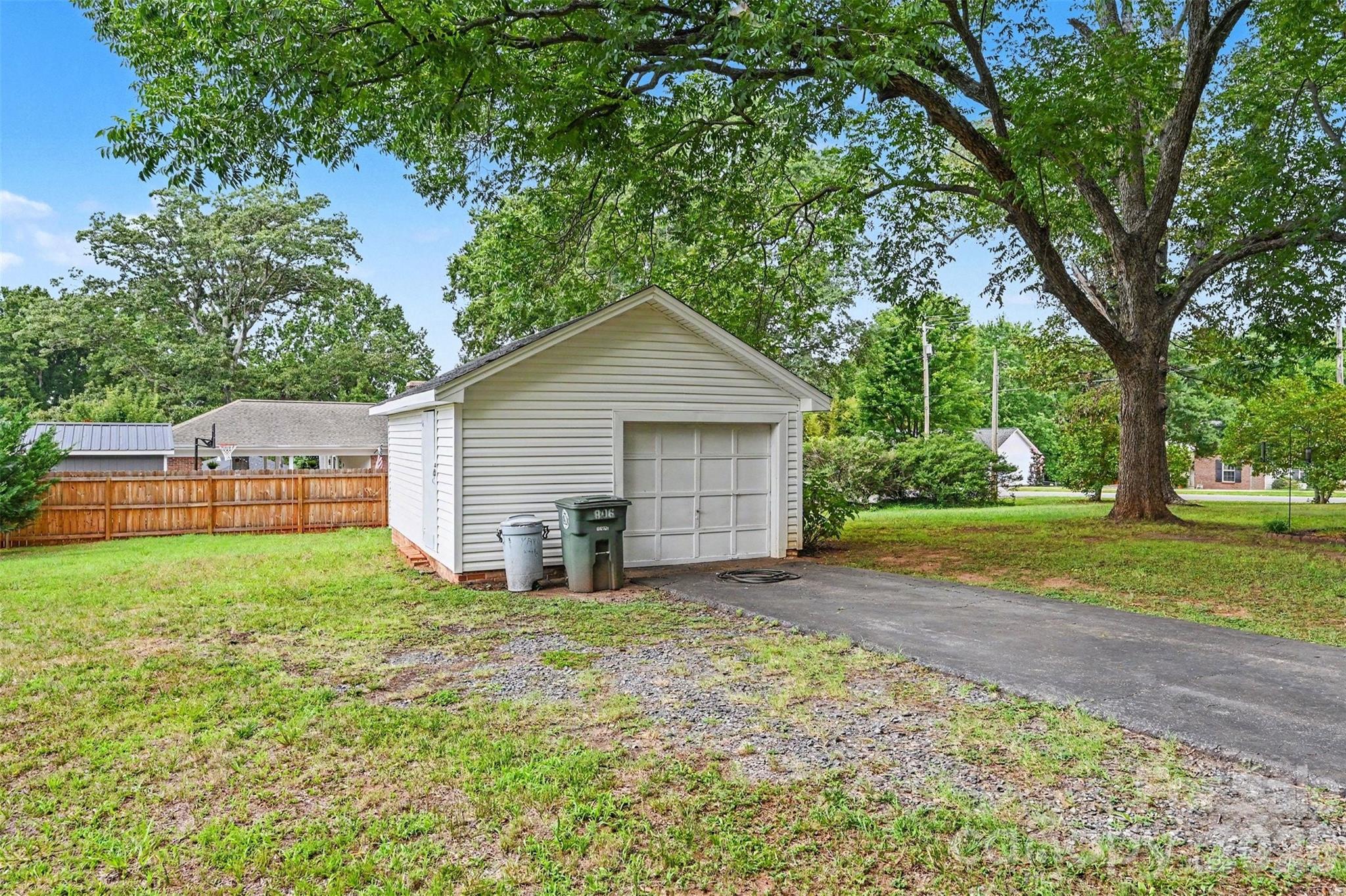 806 S Main Avenue Property Photo 29