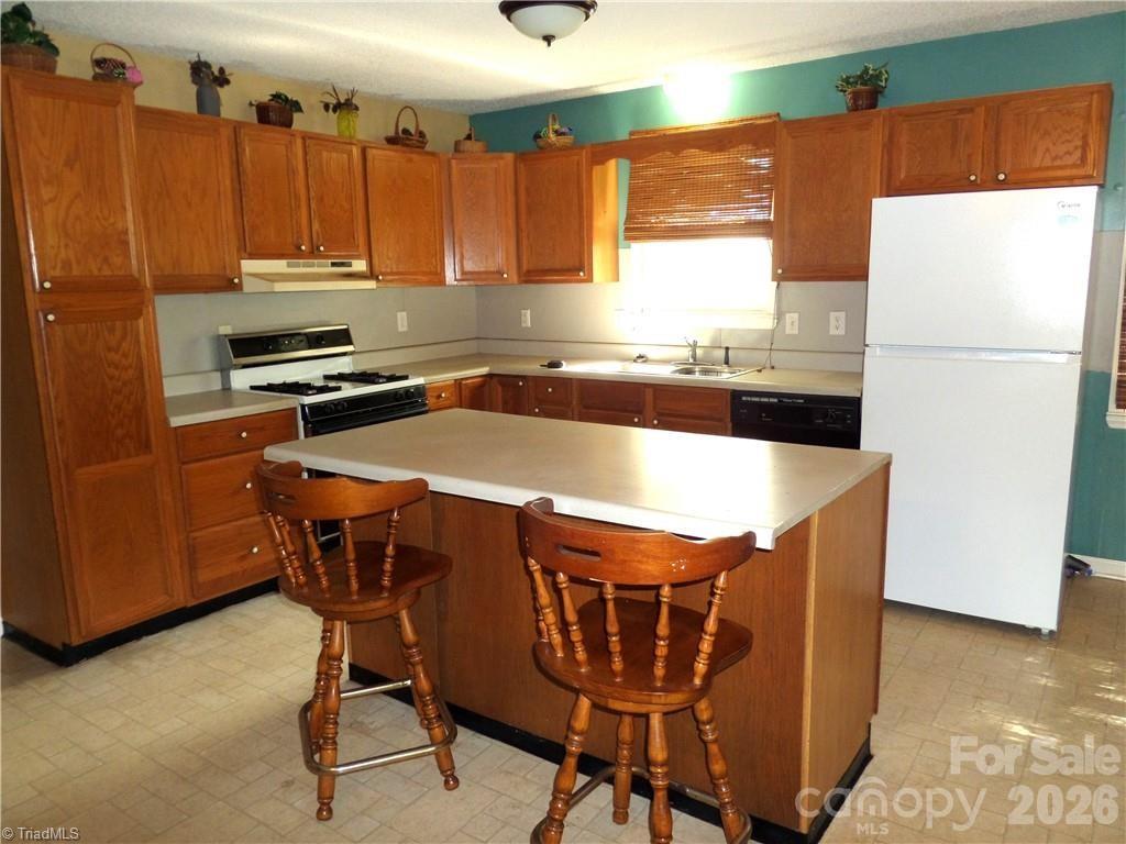 1220 Lake Drive 9 None Property Photo 8