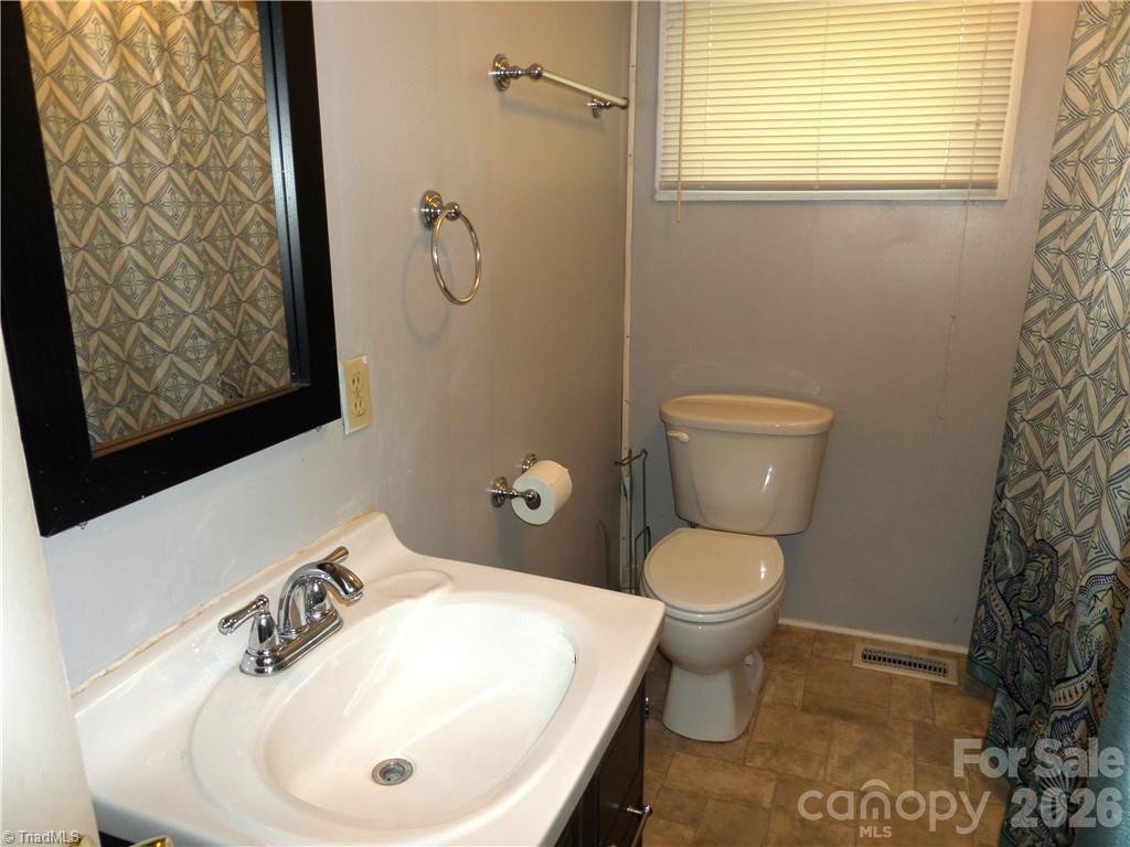 1220 Lake Drive 9 None Property Photo 11