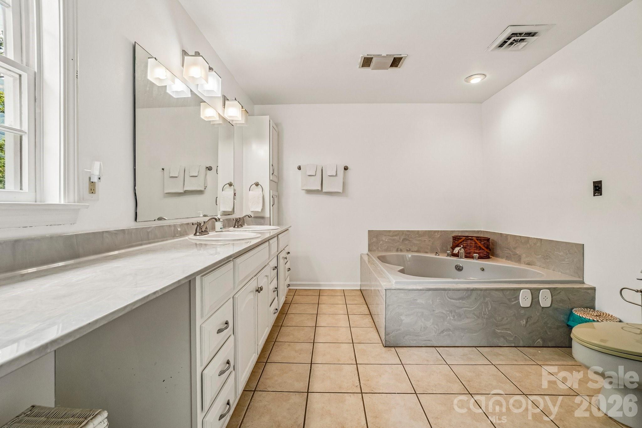 950 Main Street 4 Property Photo 24