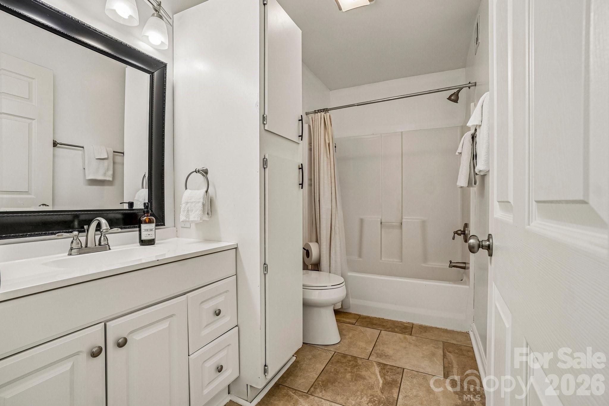 950 Main Street 4 Property Photo 25