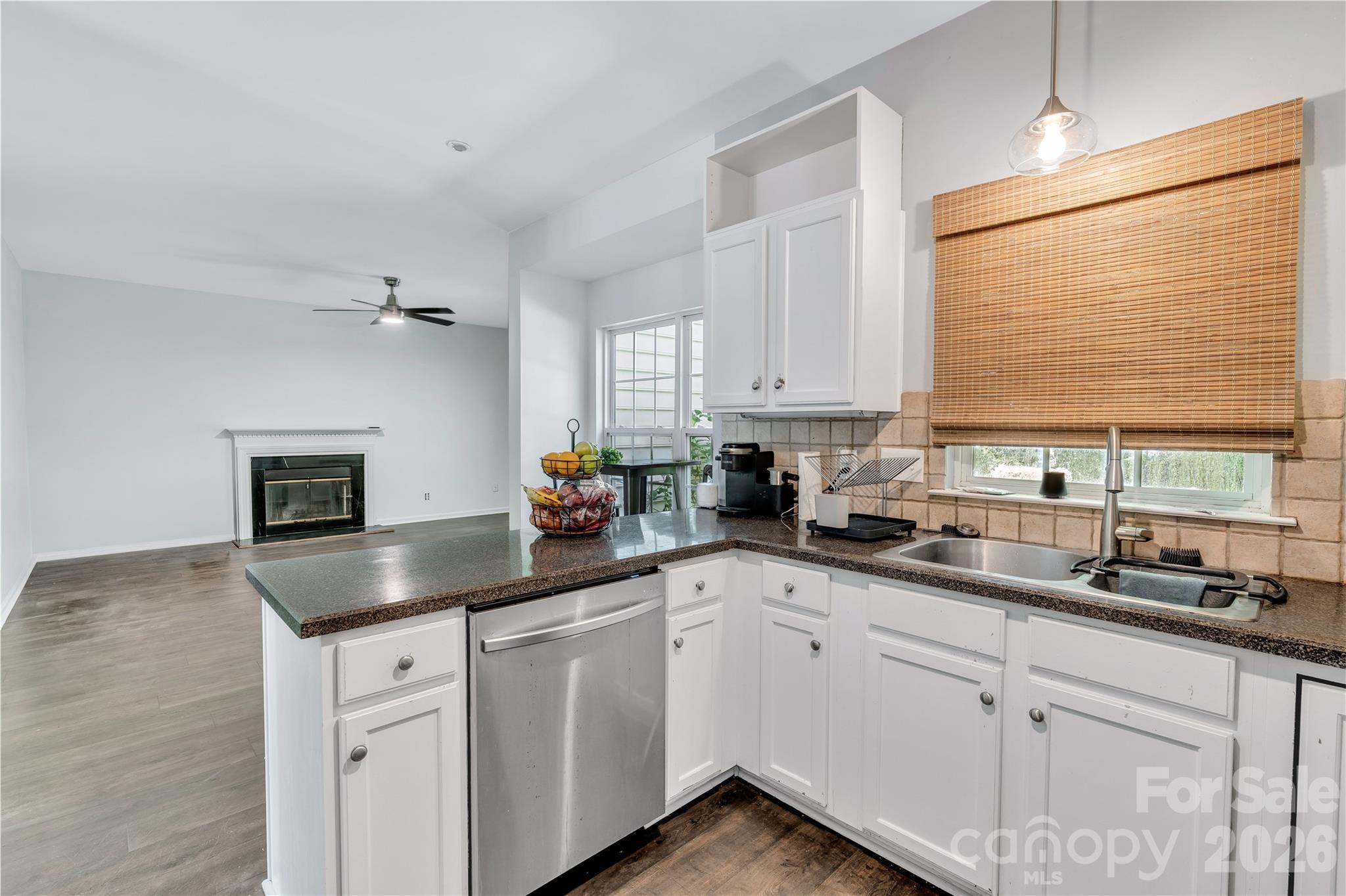 9423 Willow Tree Lane Property Photo 4
