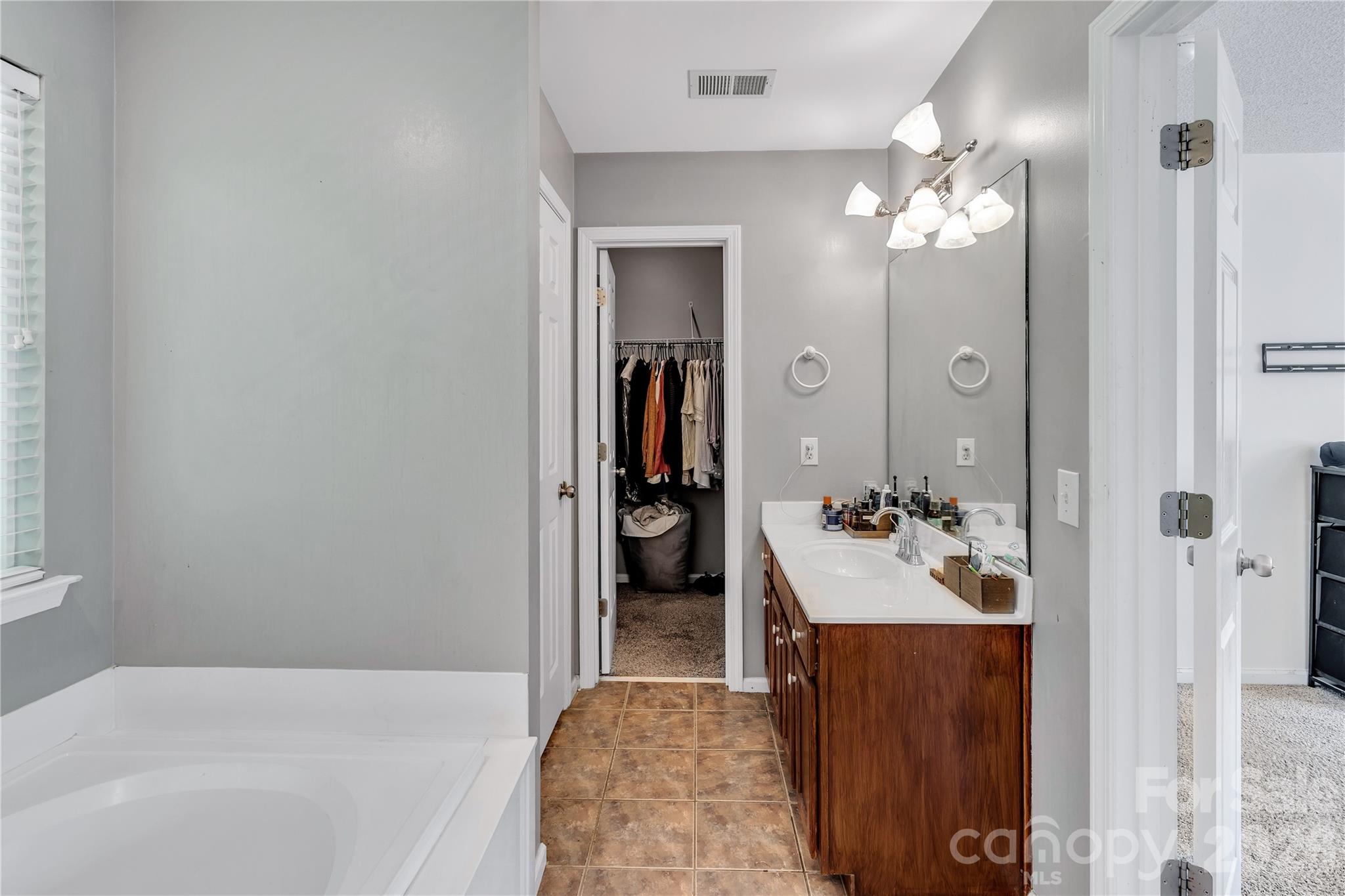 9423 Willow Tree Lane Property Photo 28