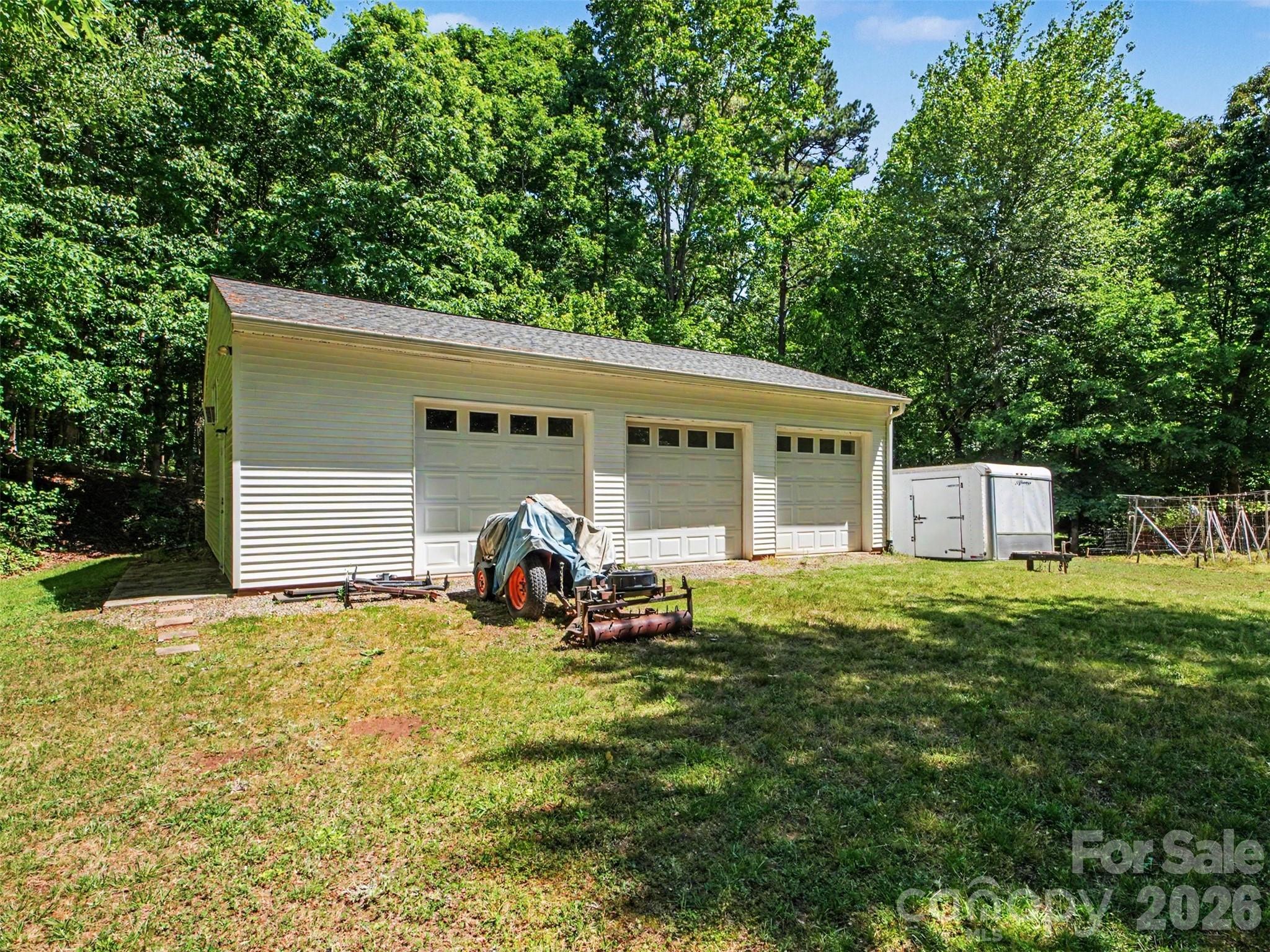 915 Ostwalt Amity Road Property Photo 2
