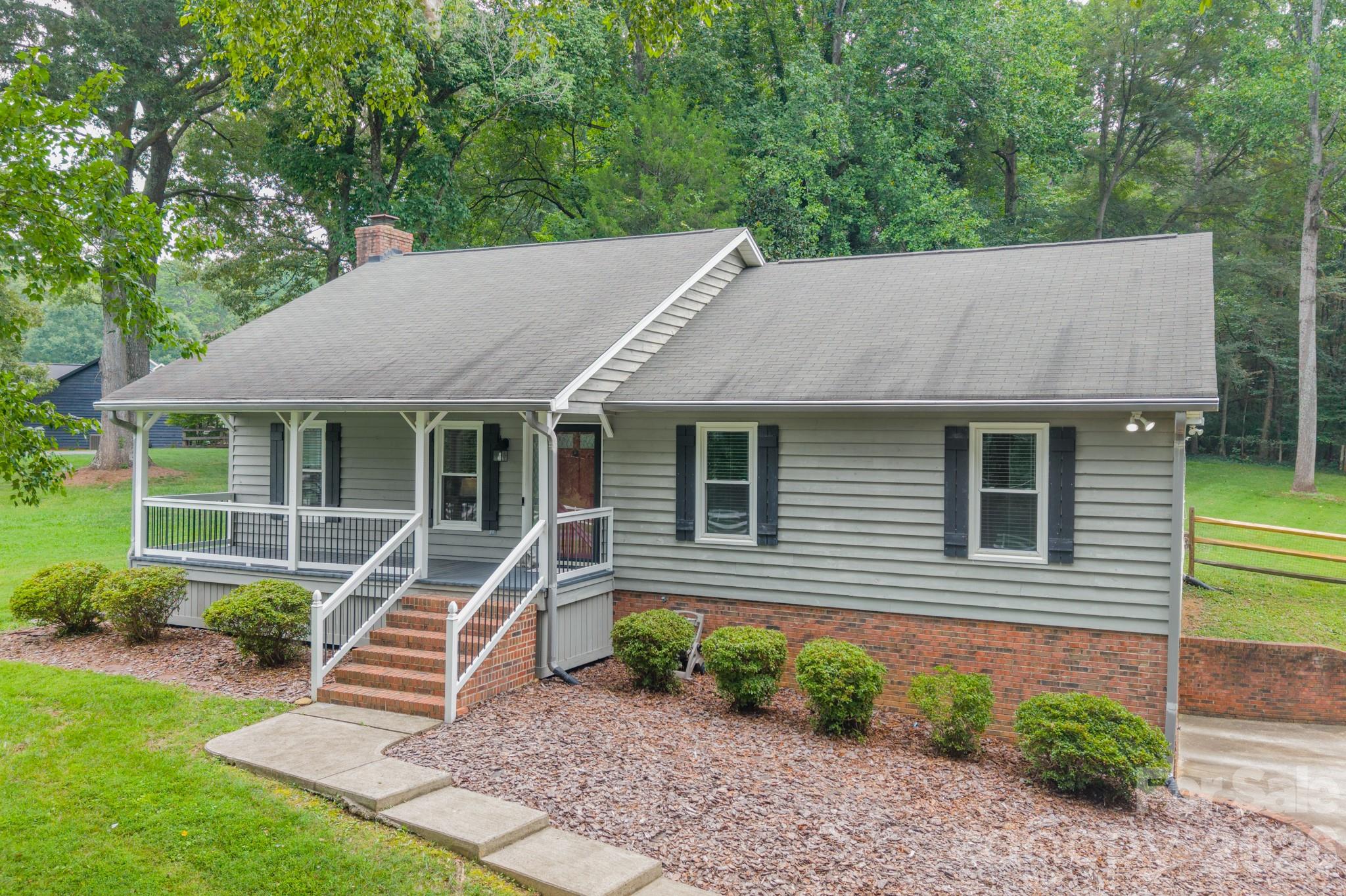 7400 Sample Road Property Photo 3