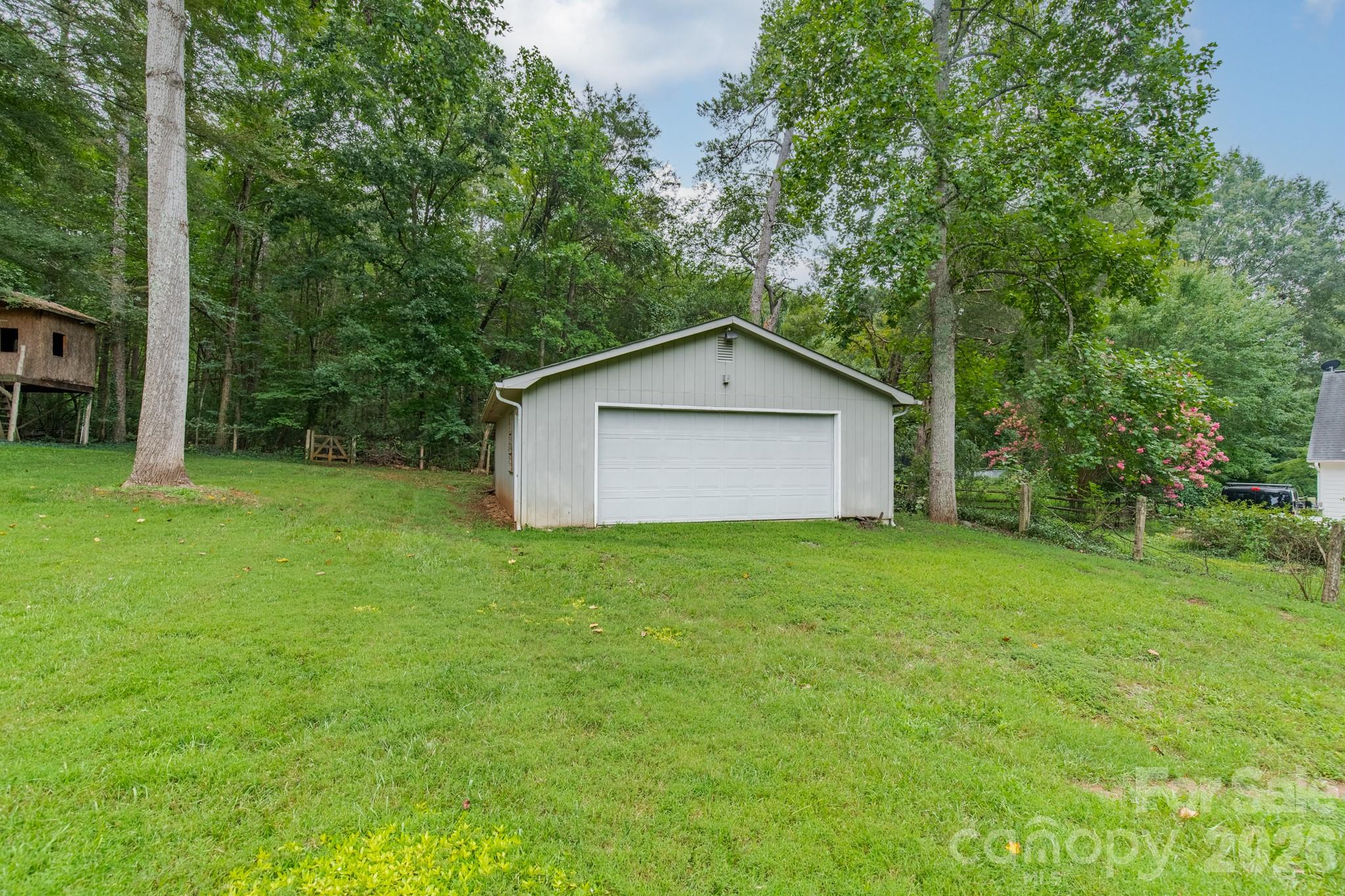 7400 Sample Road Property Photo 6