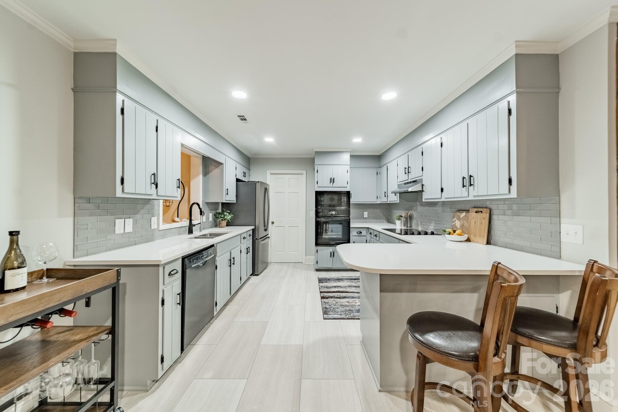 7400 Sample Road Property Photo 12