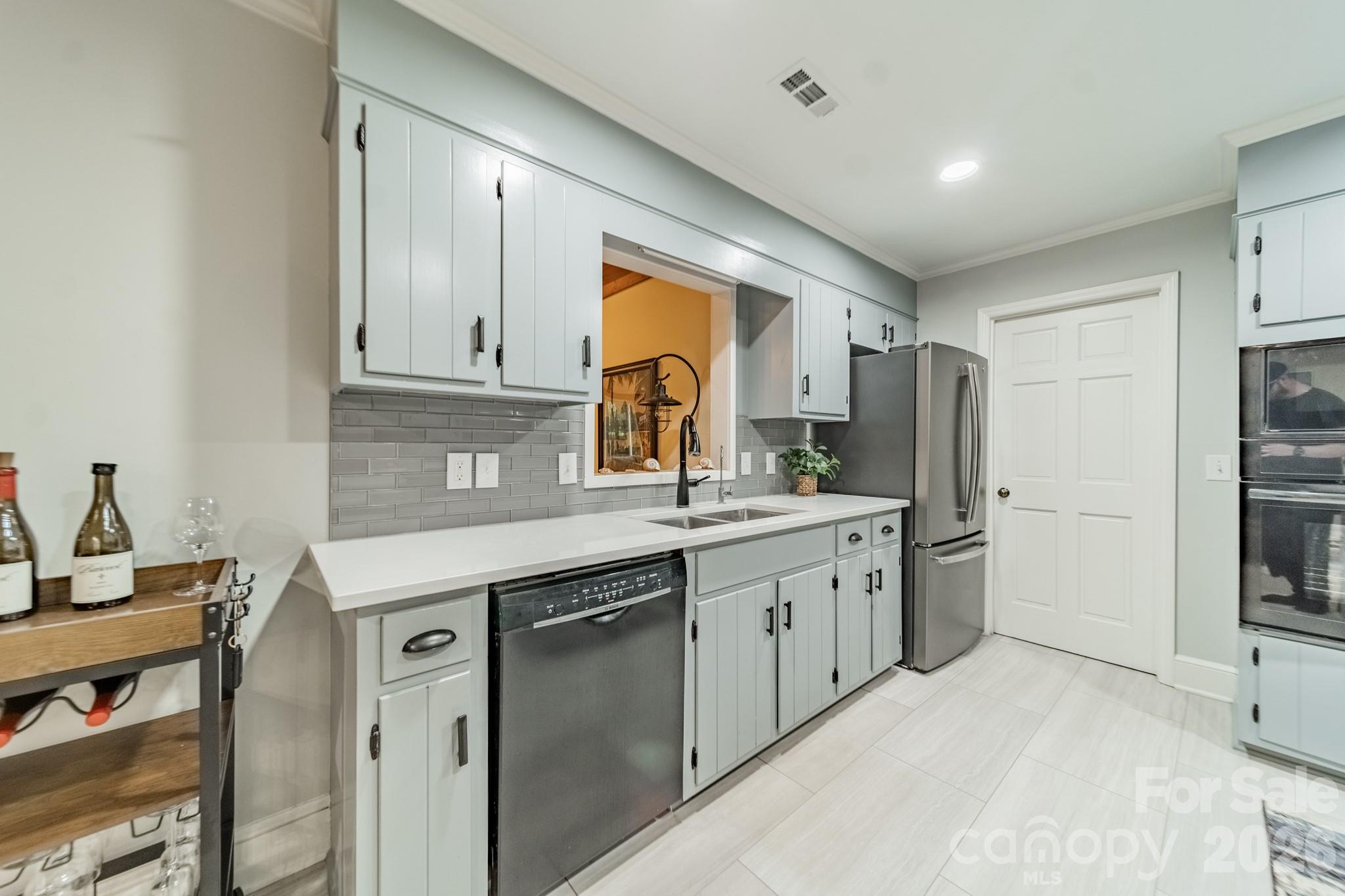 7400 Sample Road Property Photo 13