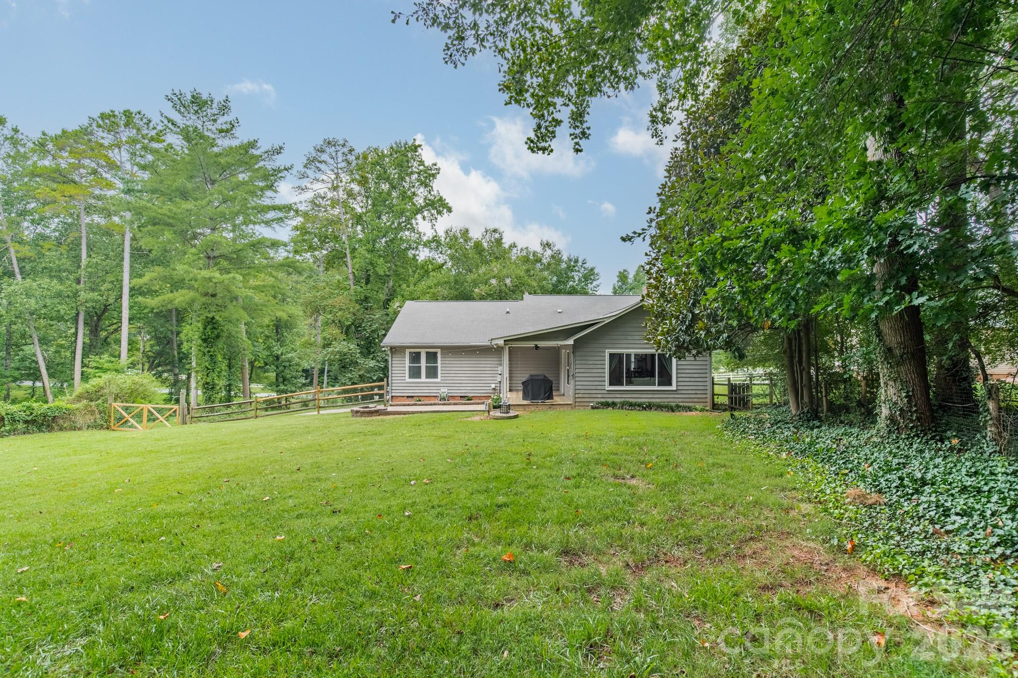 7400 Sample Road Property Photo 33