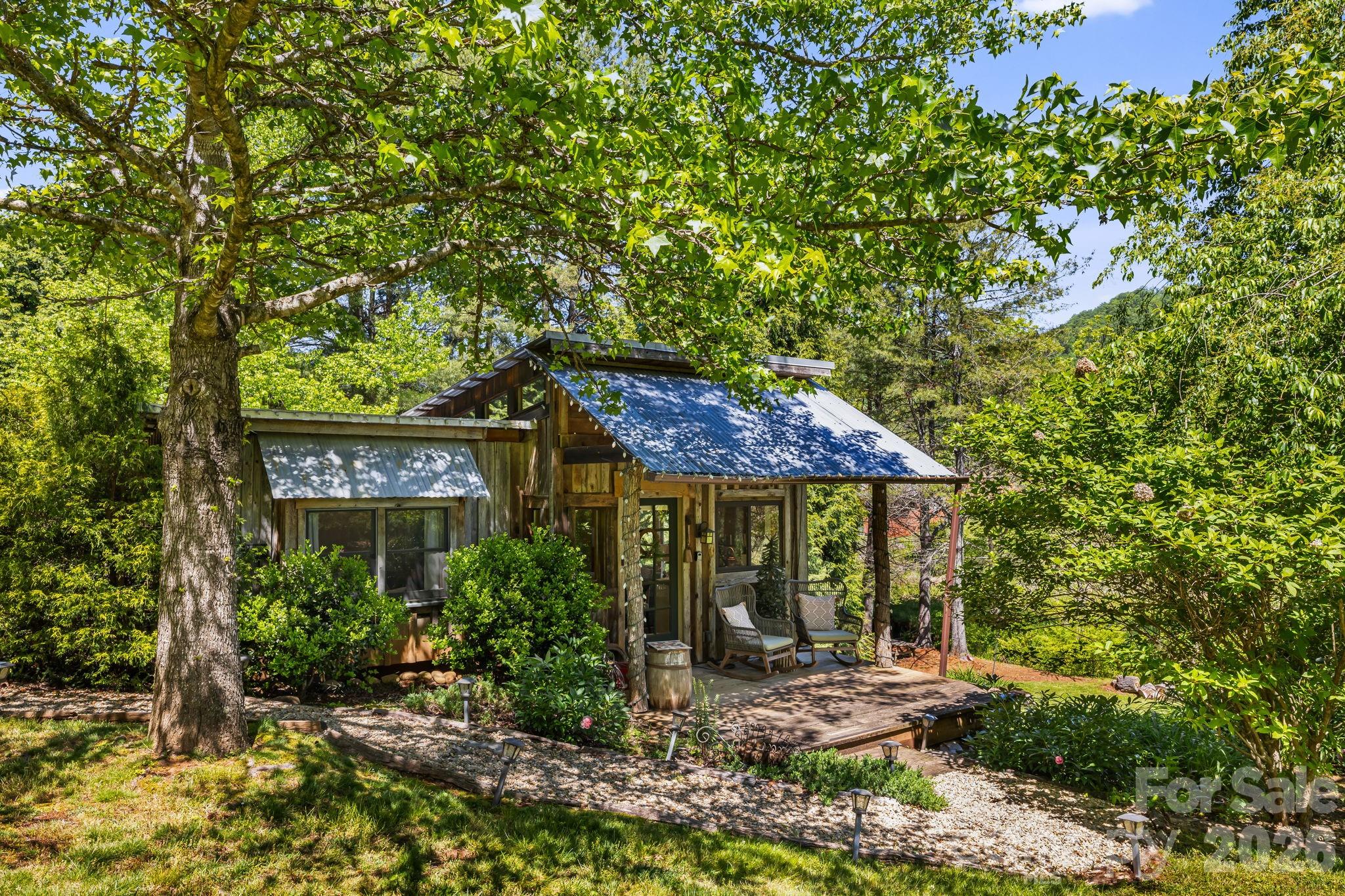 107 111 Hougie Heaven Lane Property Photo 2