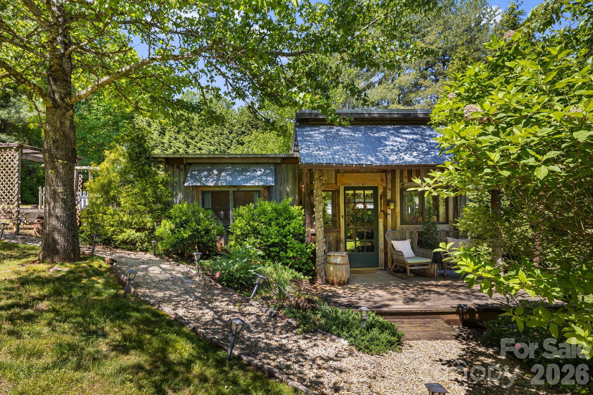 107 111 Hougie Heaven Lane Property Photo 4