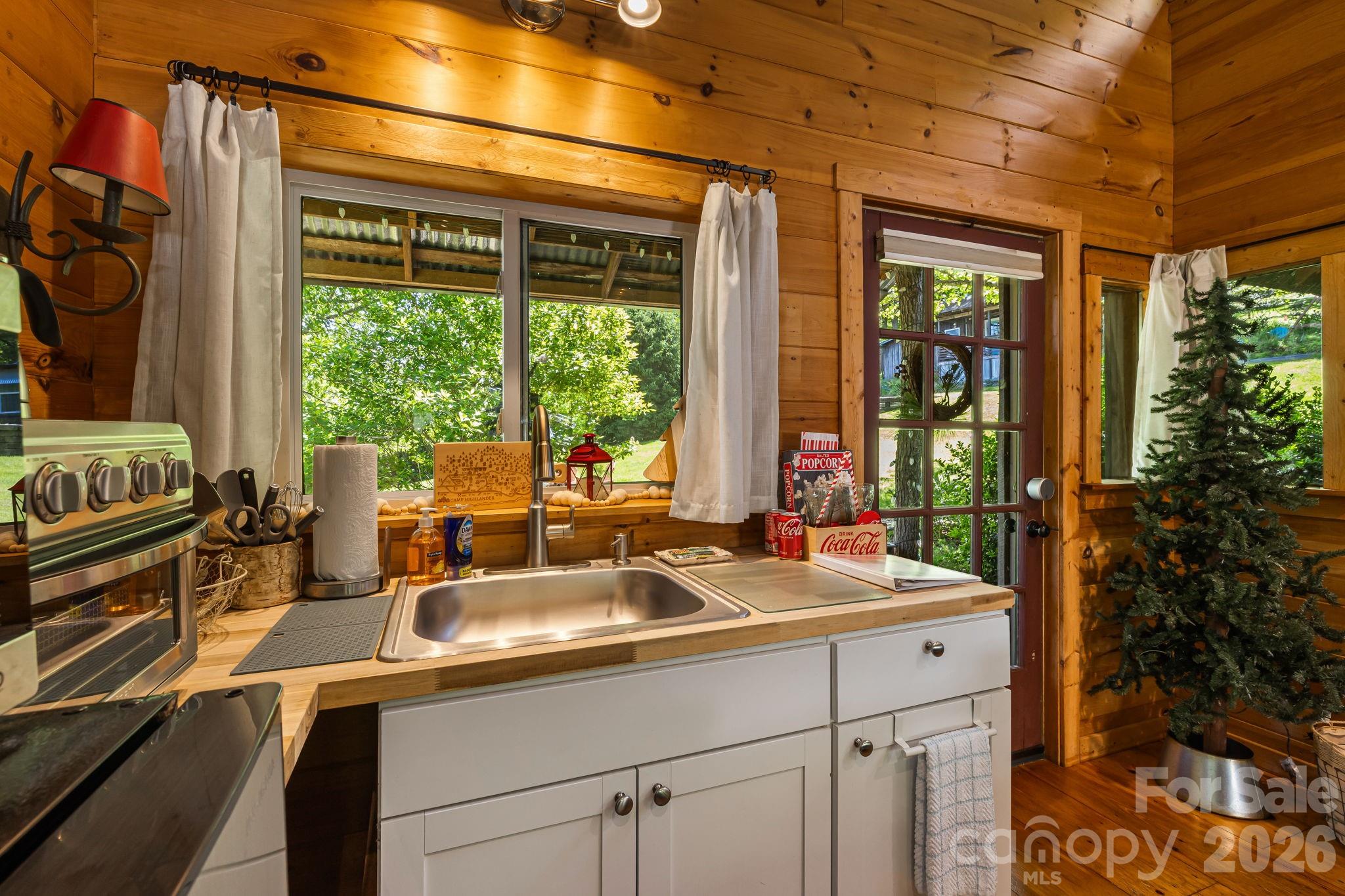 107 111 Hougie Heaven Lane Property Photo 11