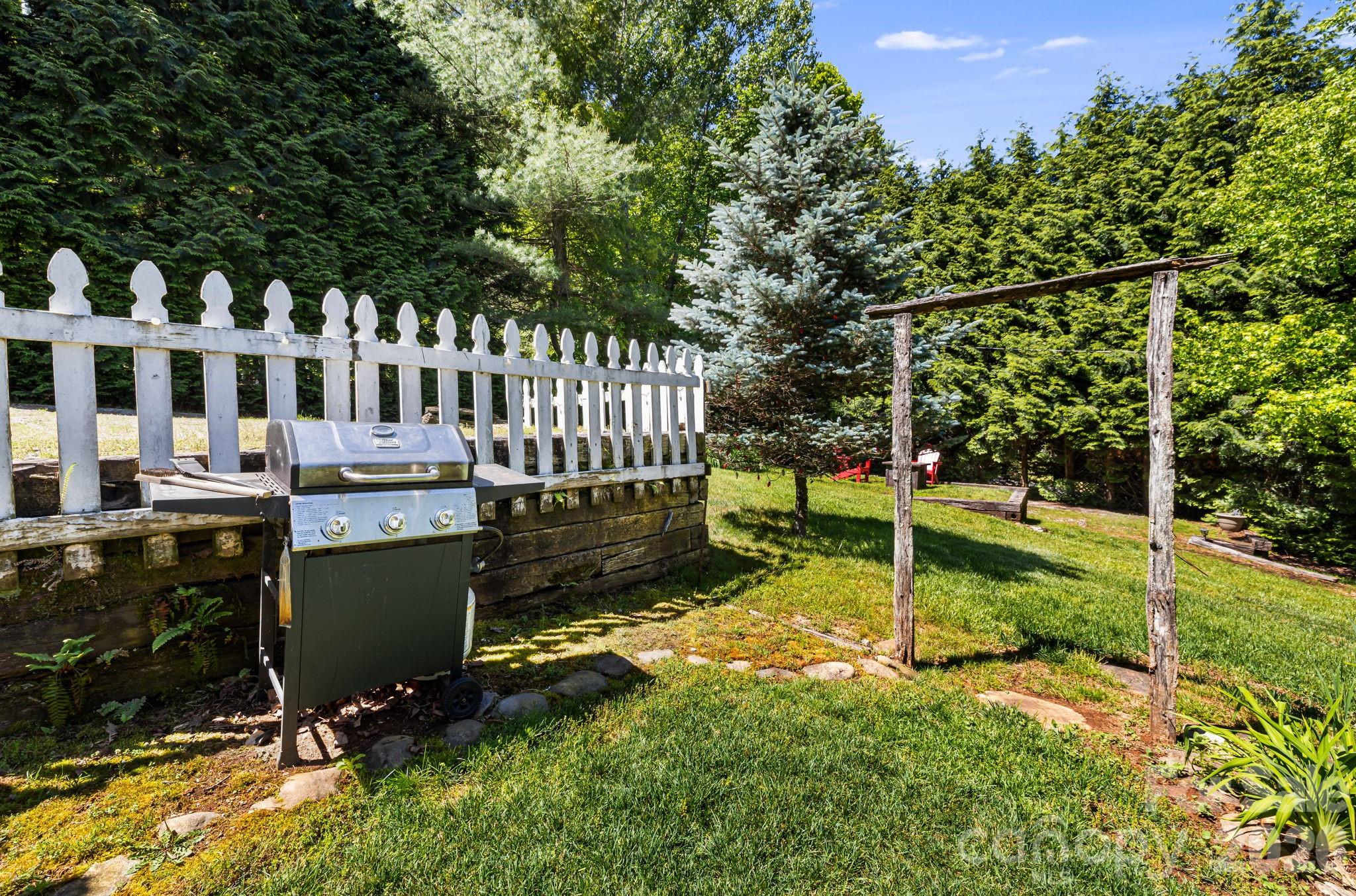 107 111 Hougie Heaven Lane Property Photo 44