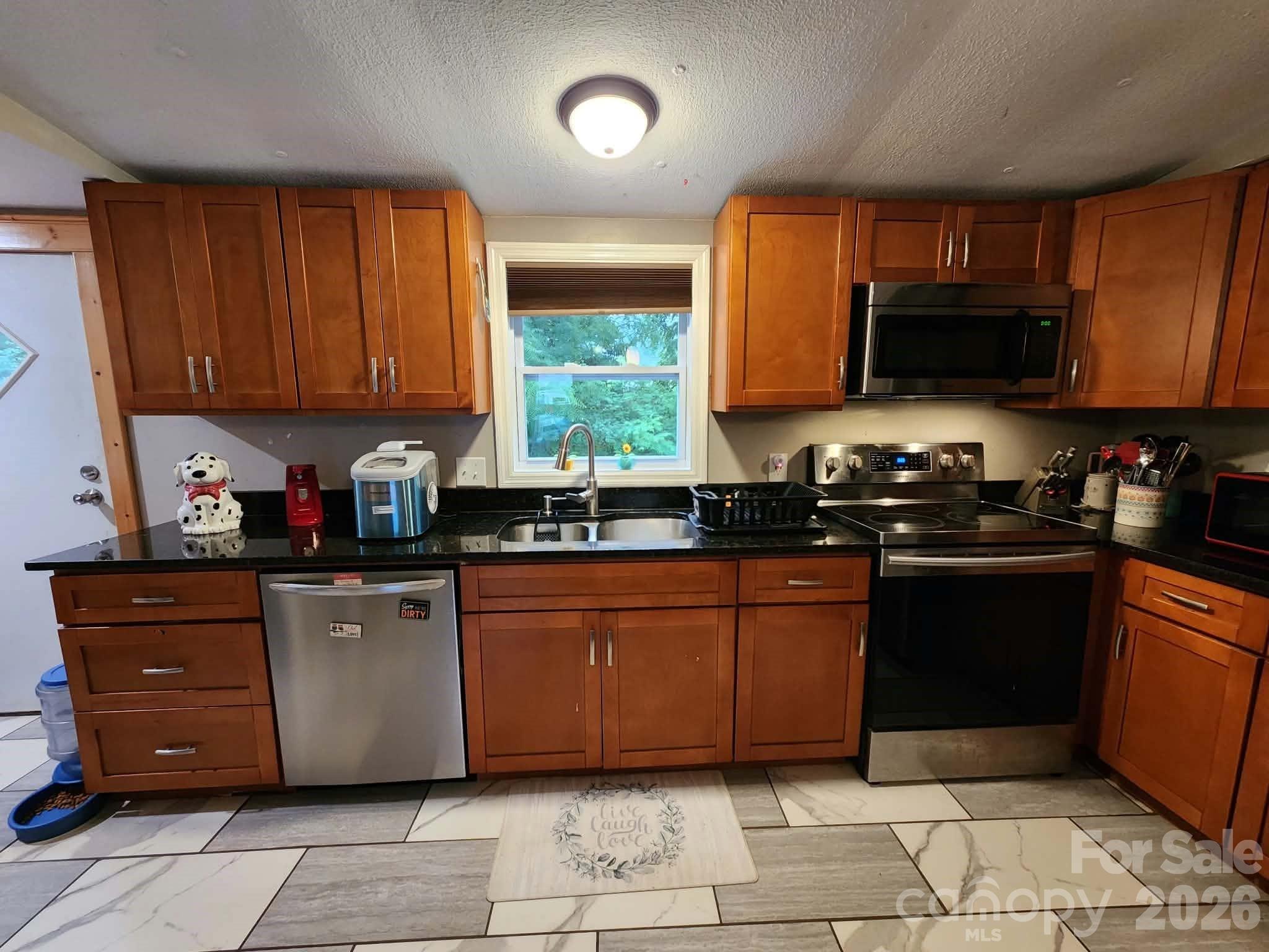 345 Hyatt Street Property Photo 5