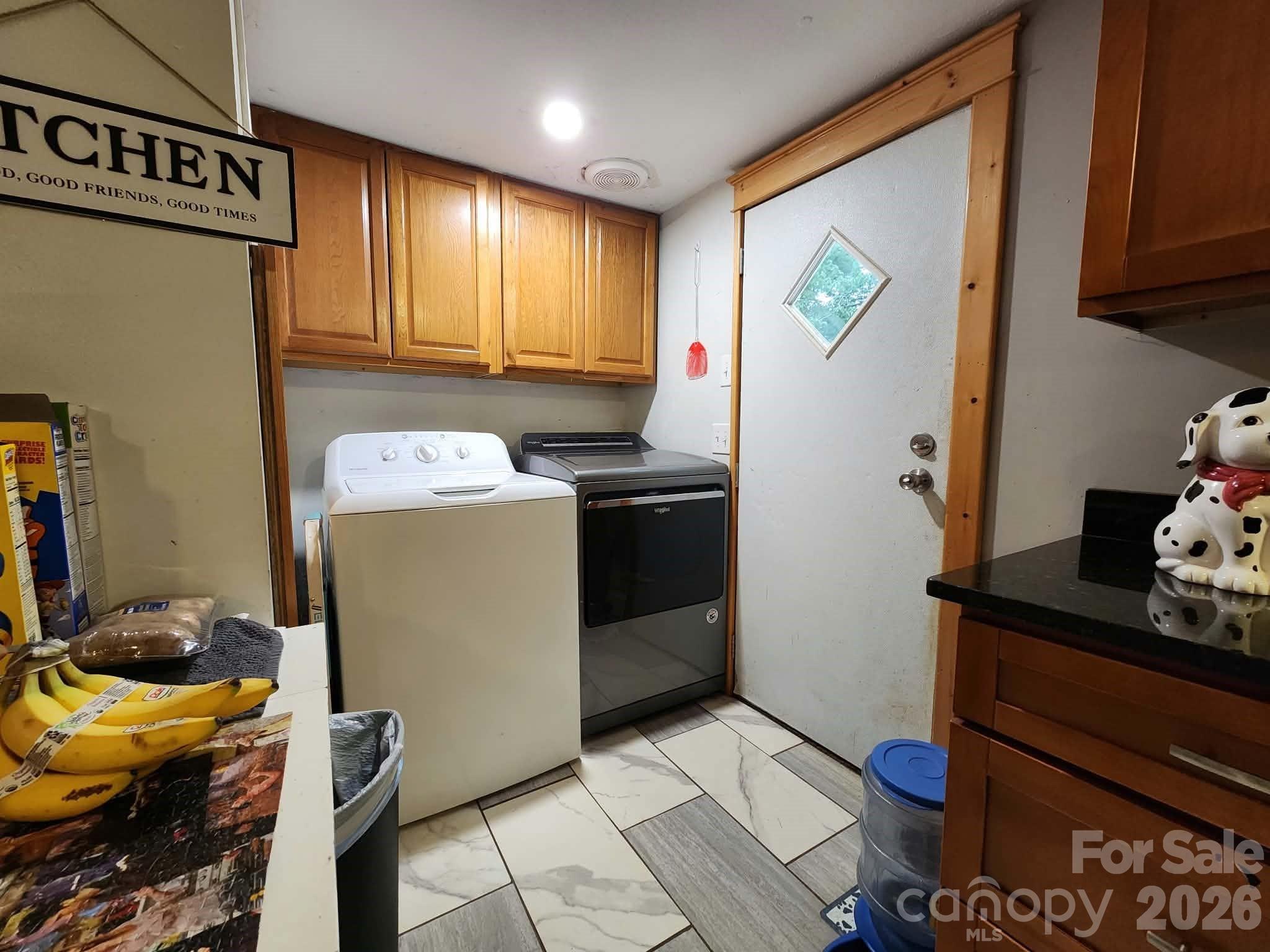 345 Hyatt Street Property Photo 6