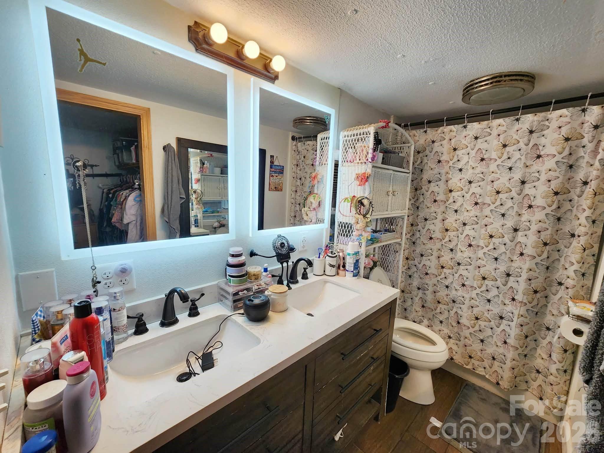 345 Hyatt Street Property Photo 9