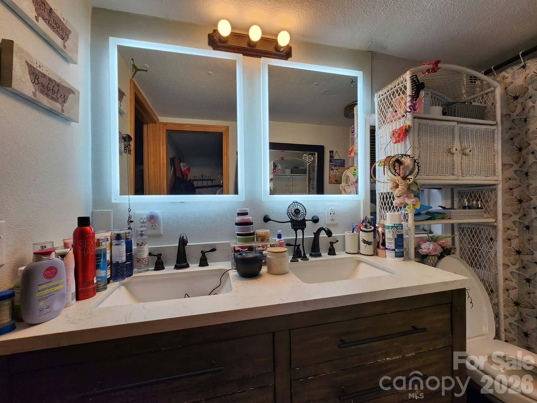 345 Hyatt Street Property Photo 10