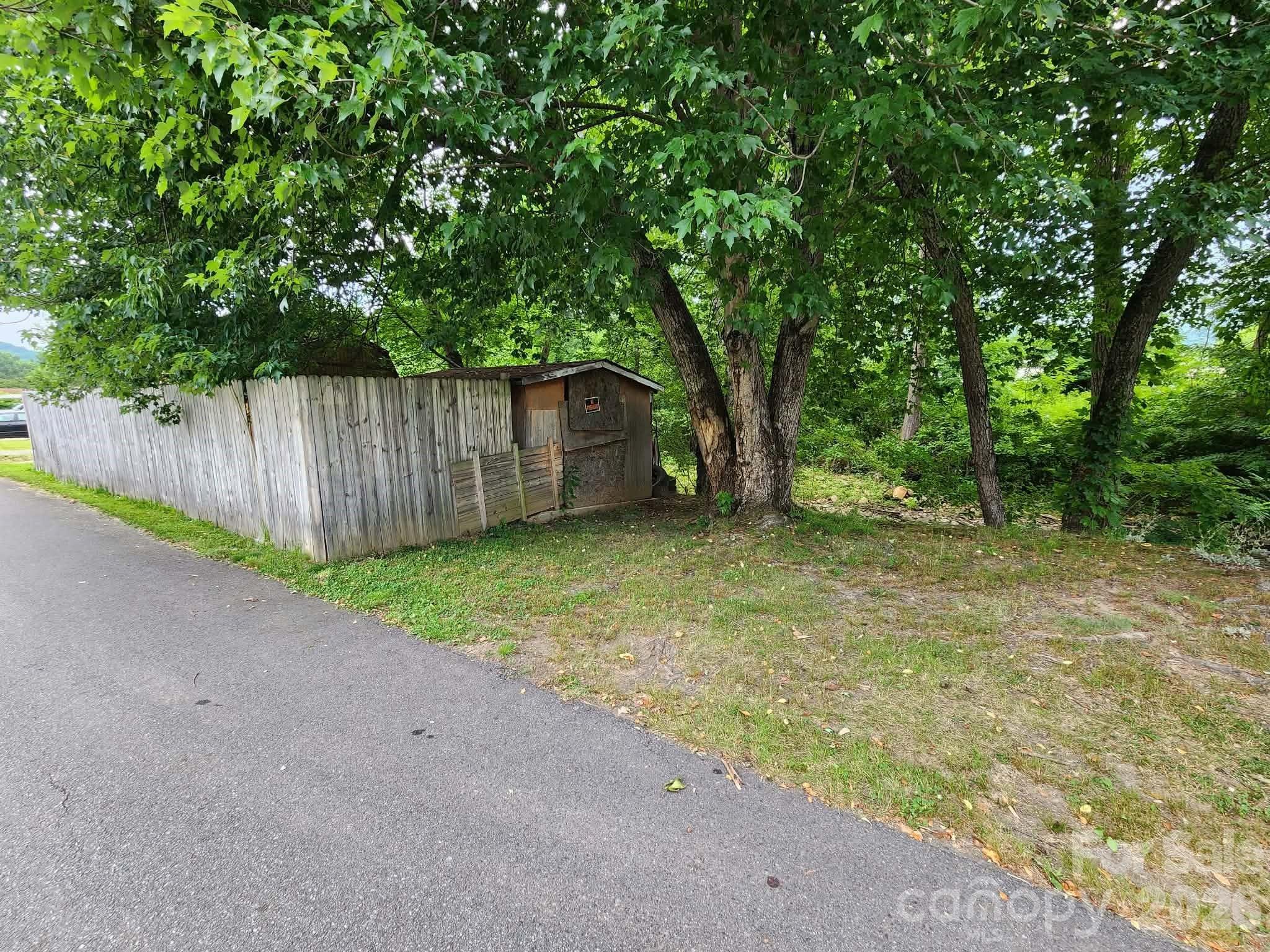 345 Hyatt Street Property Photo 16