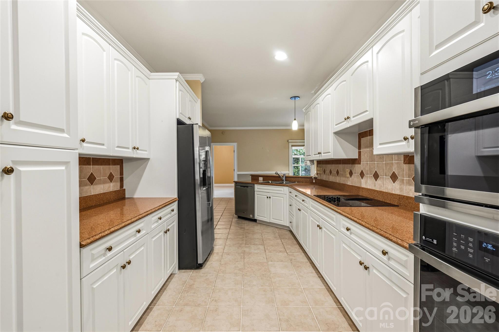 200 Teaberry Lane Property Photo 9