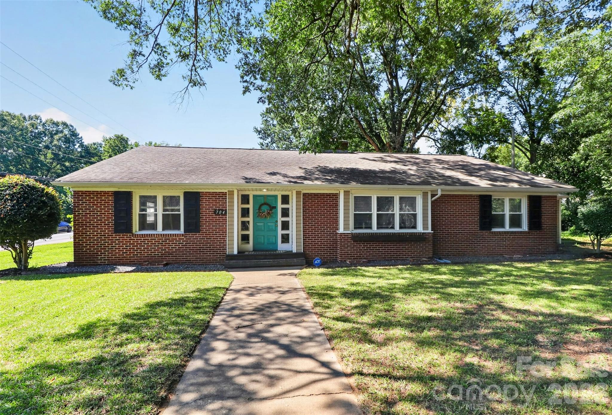 704 Lancaster Avenue Property Photo 3
