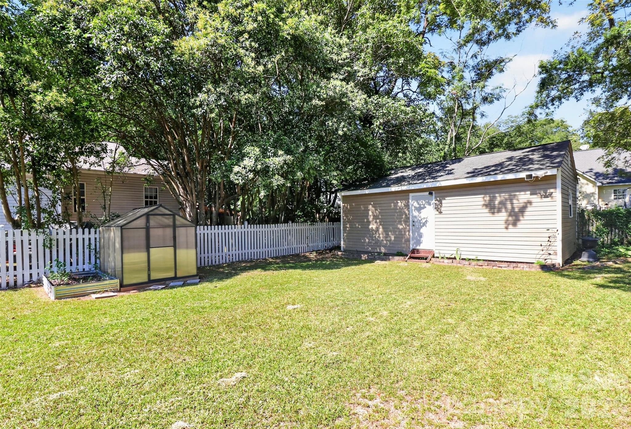 704 Lancaster Avenue Property Photo 41