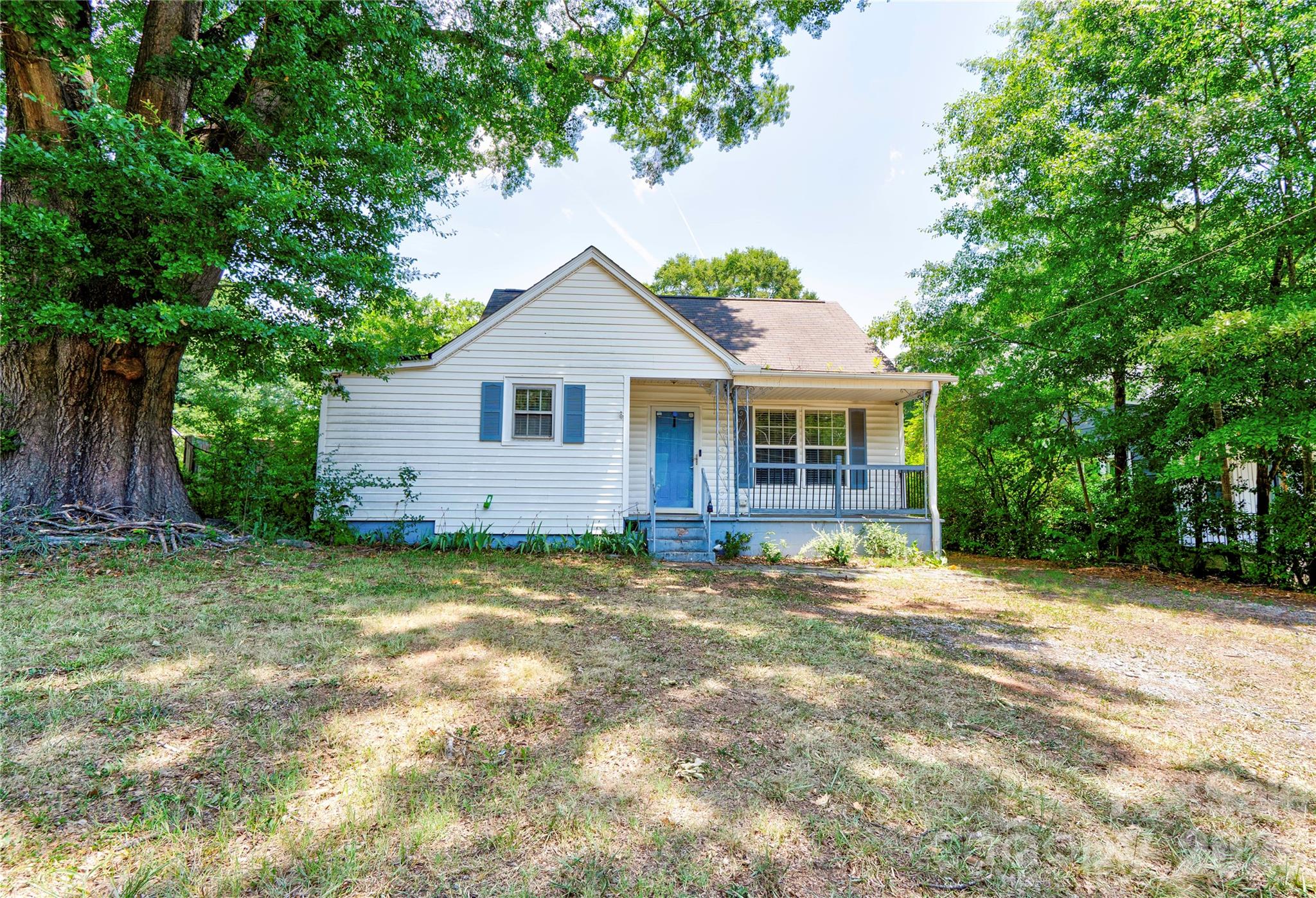 811 Kings Road Property Photo 1
