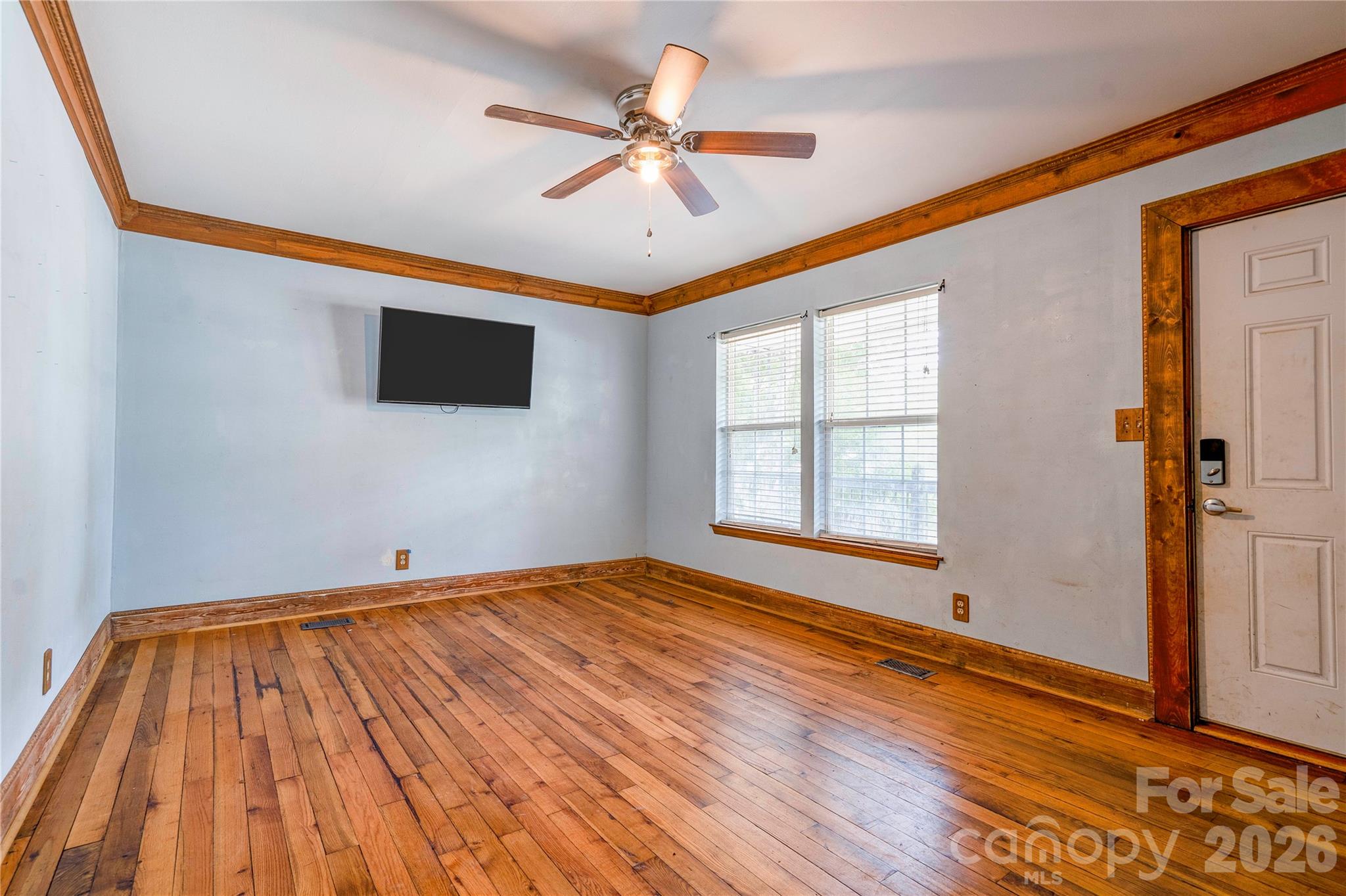 811 Kings Road Property Photo 3