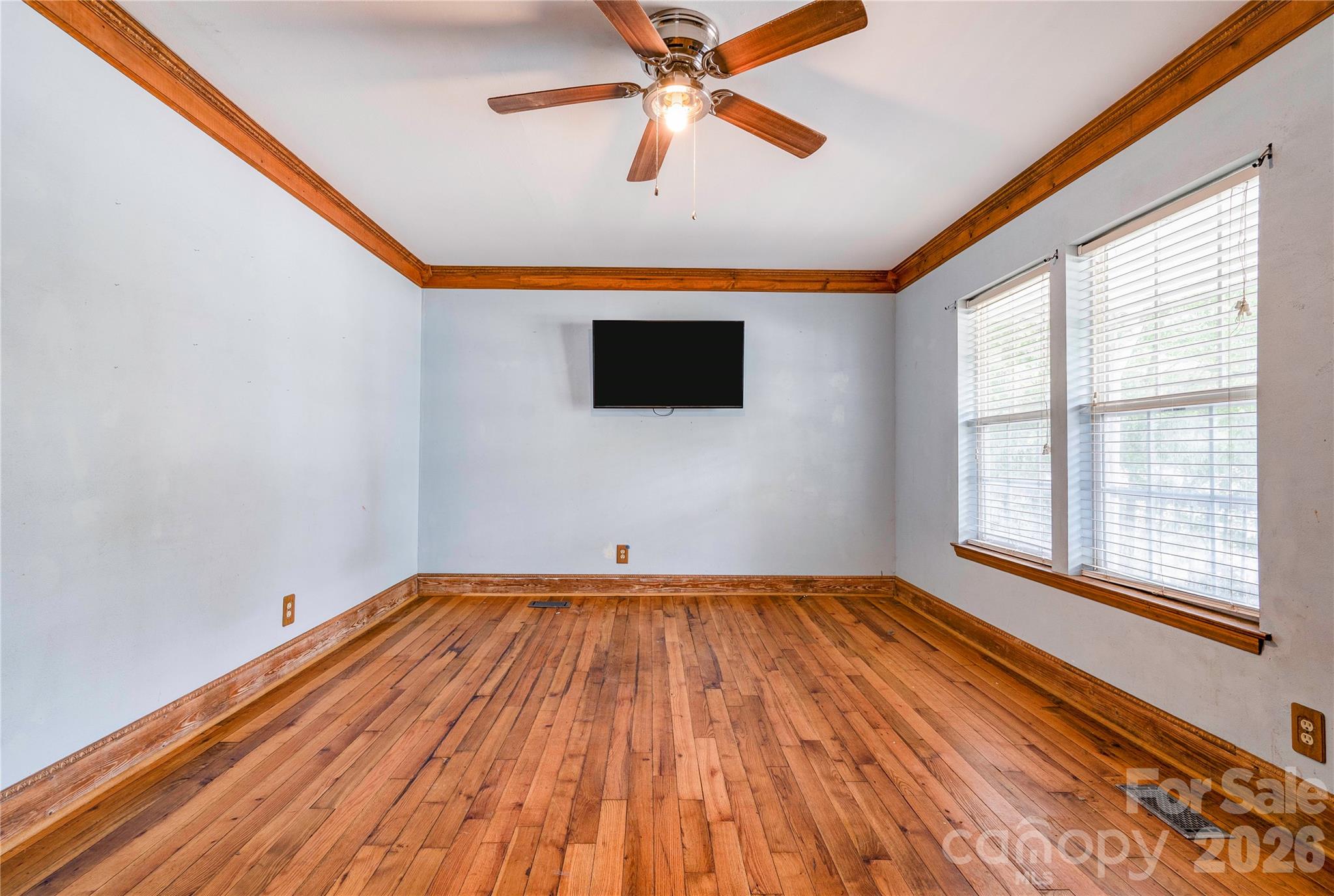 811 Kings Road Property Photo 4