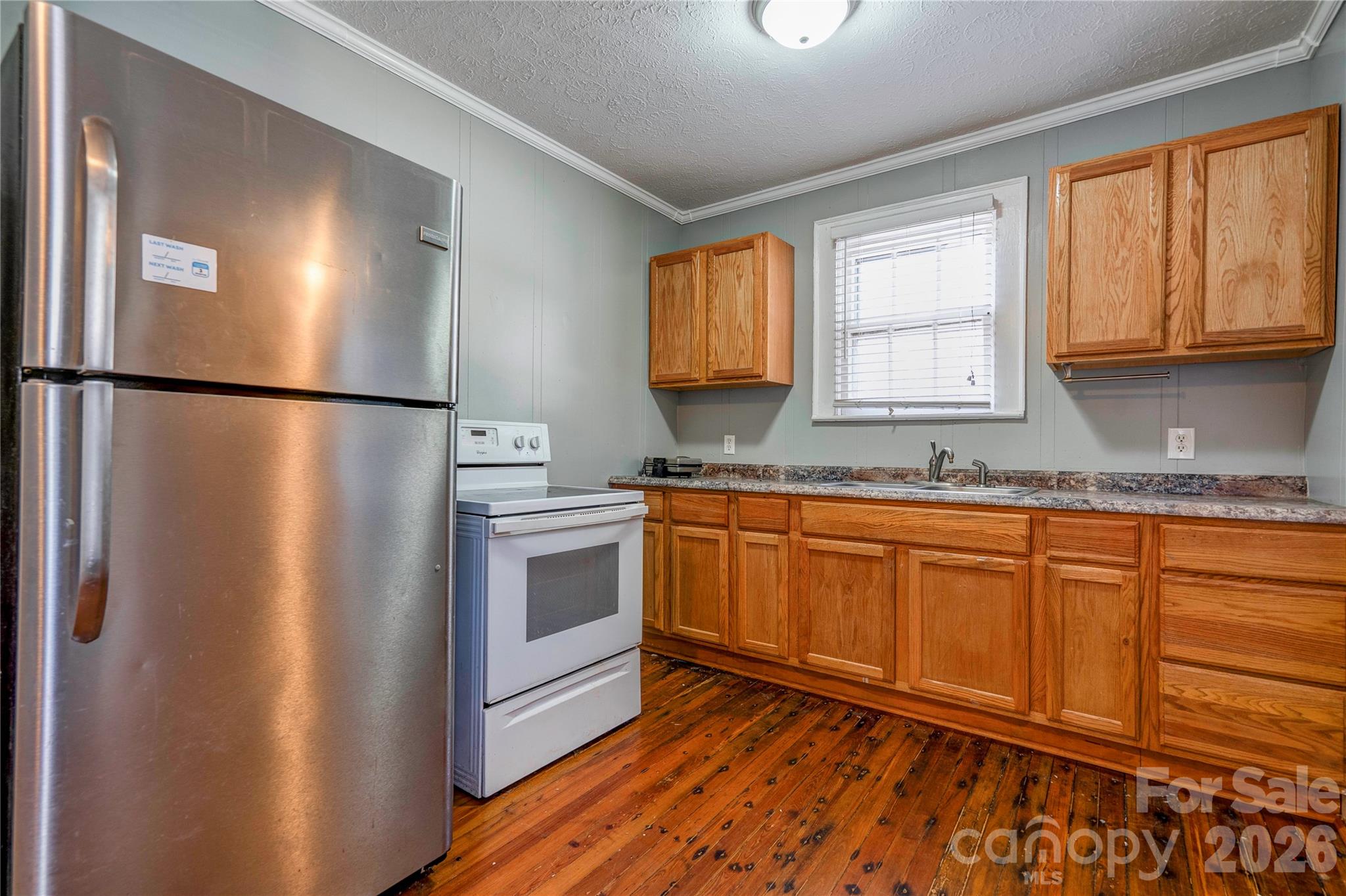 811 Kings Road Property Photo 6