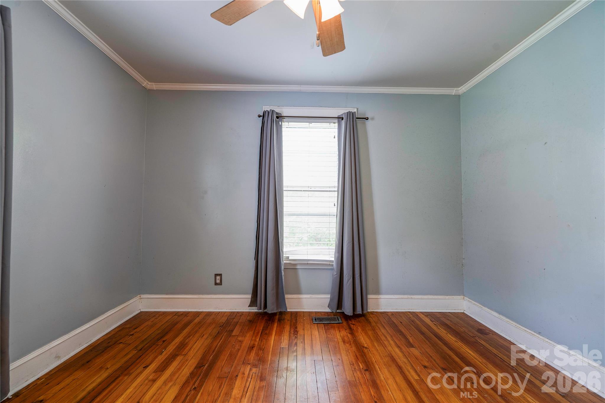 811 Kings Road Property Photo 8