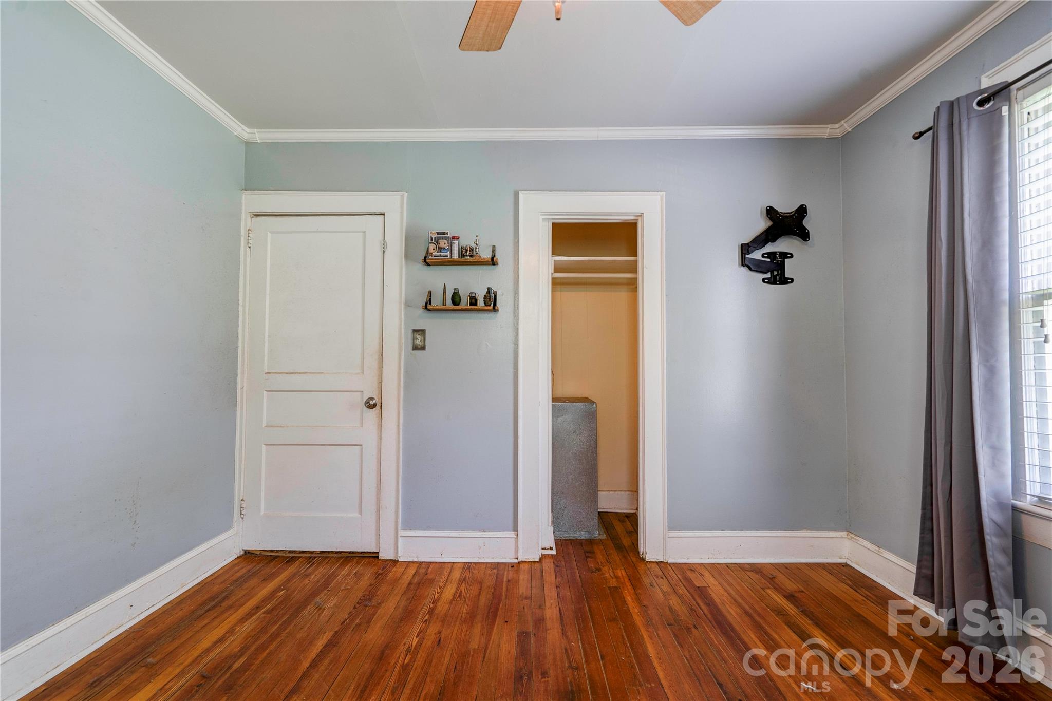 811 Kings Road Property Photo 10