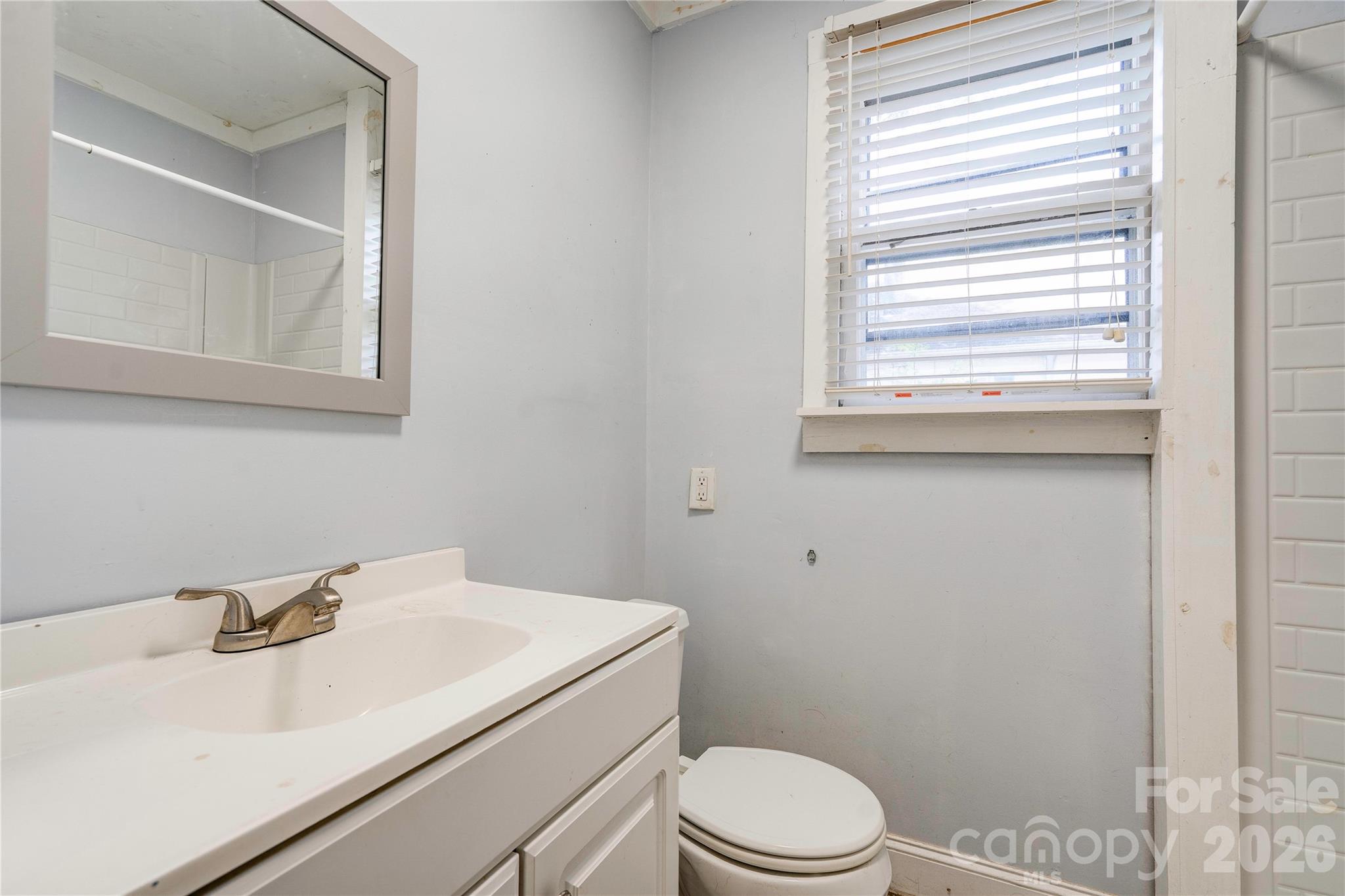 811 Kings Road Property Photo 11