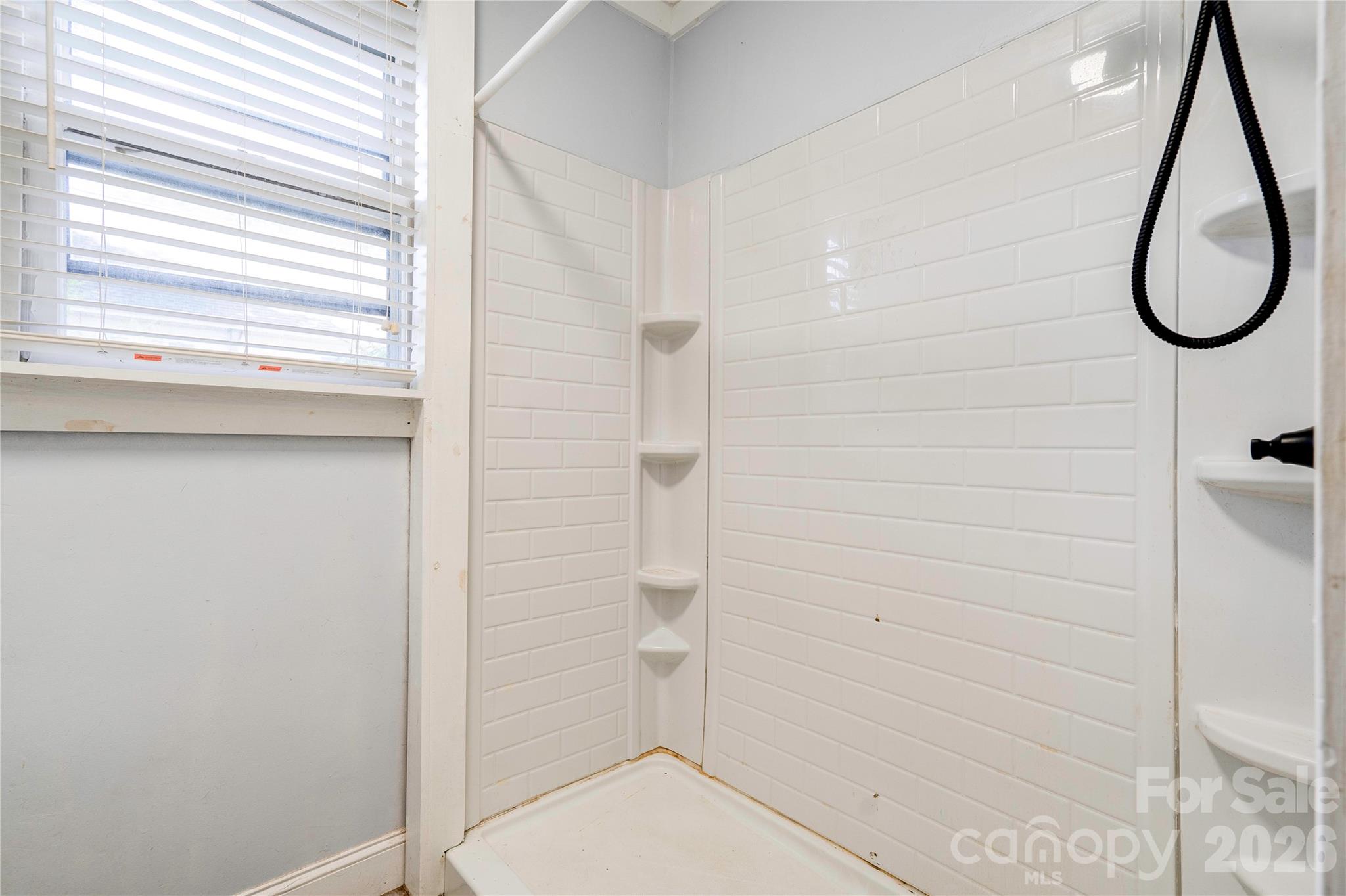 811 Kings Road Property Photo 13