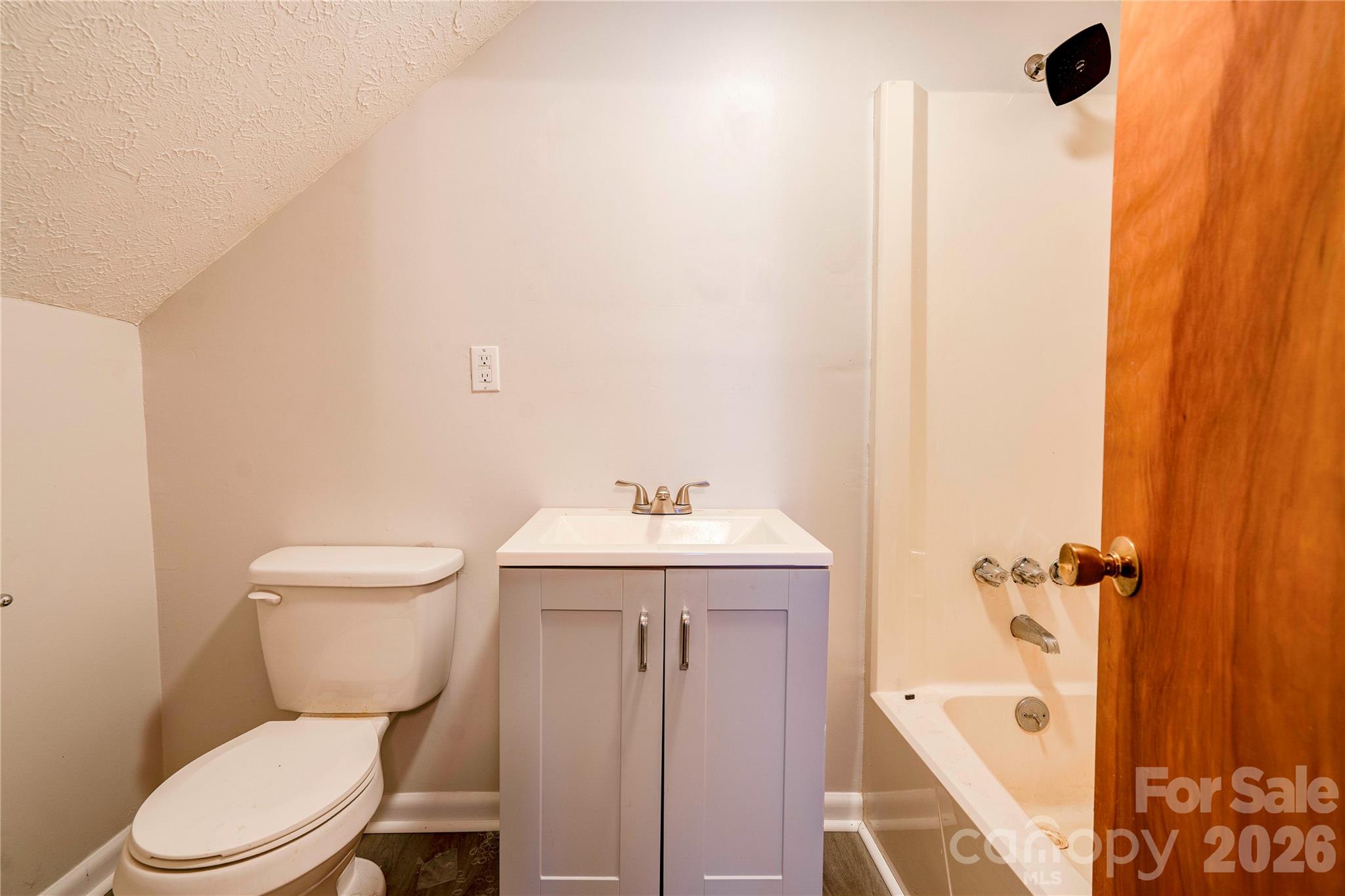 811 Kings Road Property Photo 20