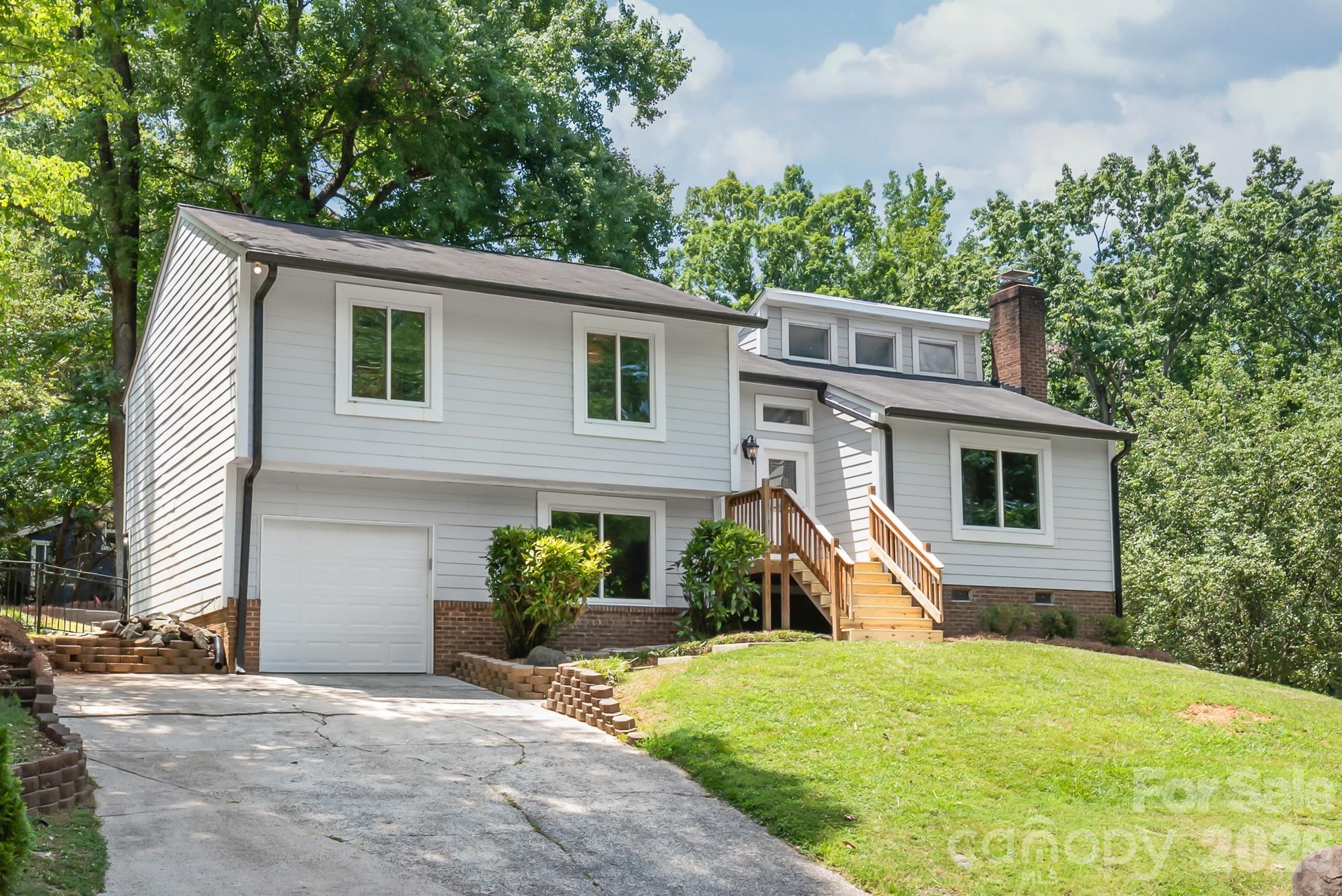 10129 Eagle Court Property Photo 1