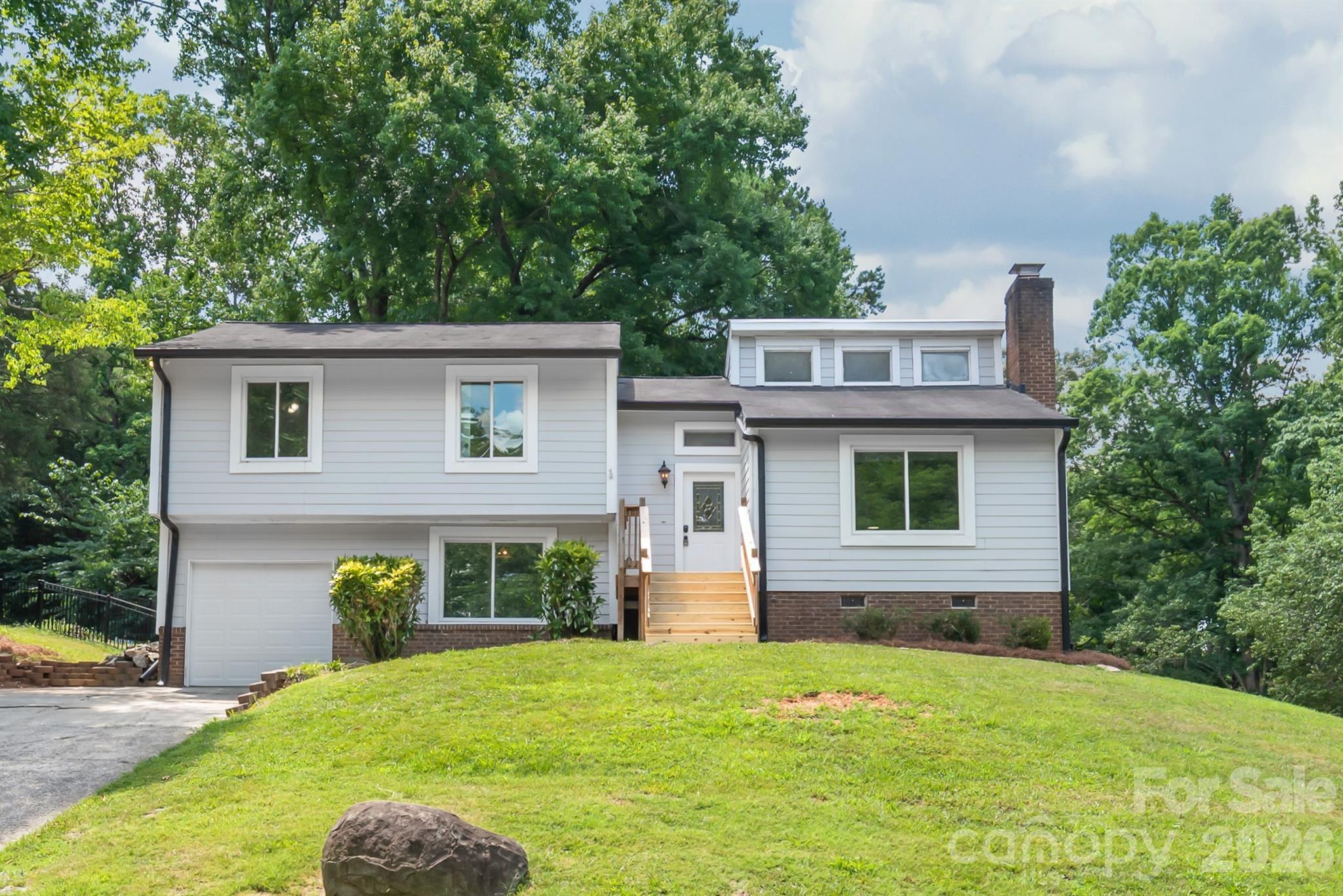 10129 Eagle Court Property Photo 2