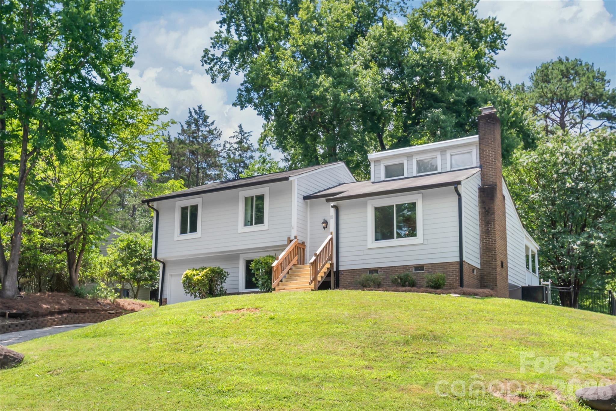 10129 Eagle Court Property Photo 3