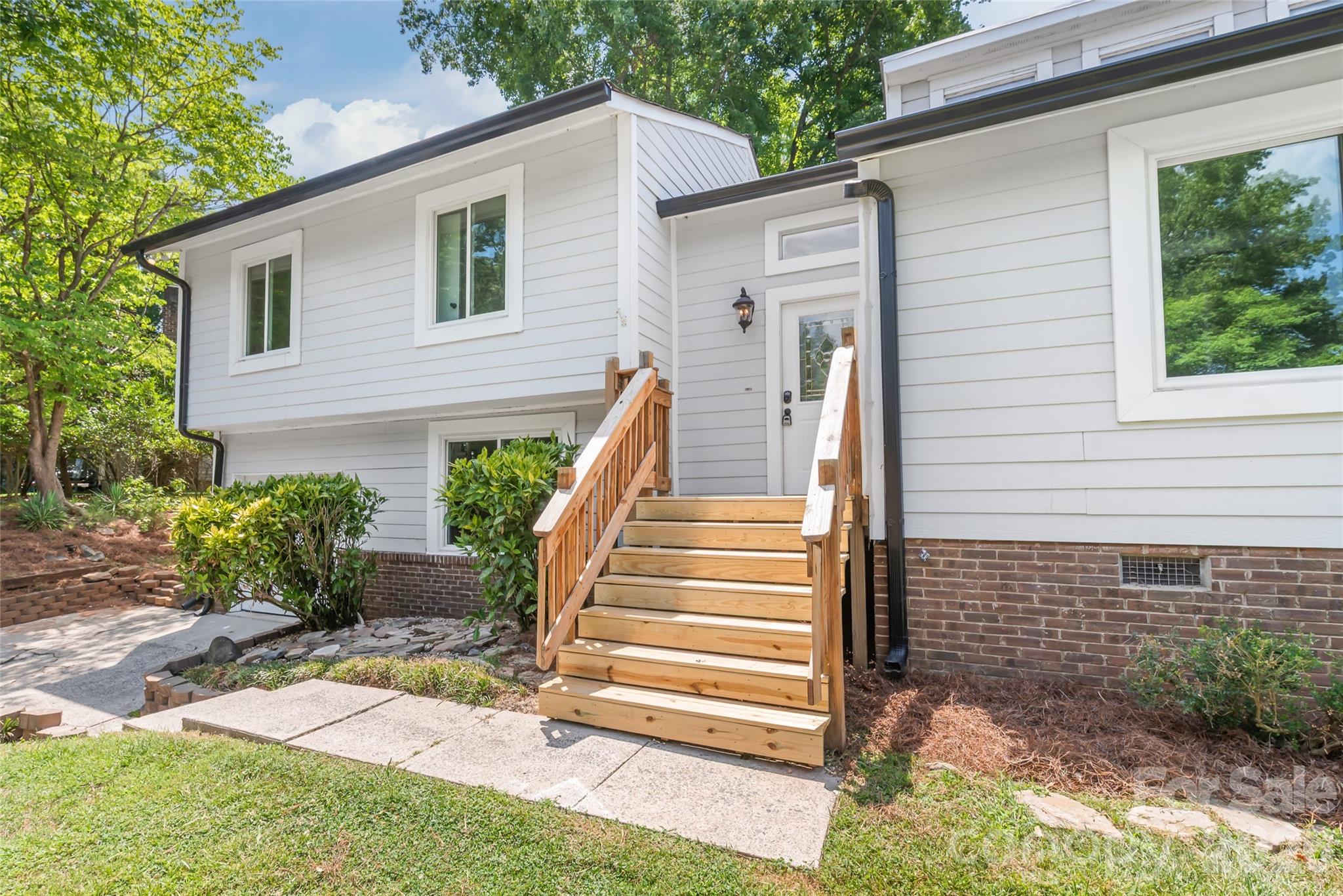 10129 Eagle Court Property Photo 4