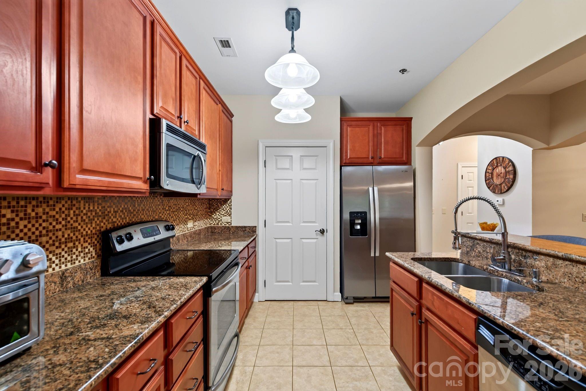 40 Hyannis Drive 202 Property Photo 21