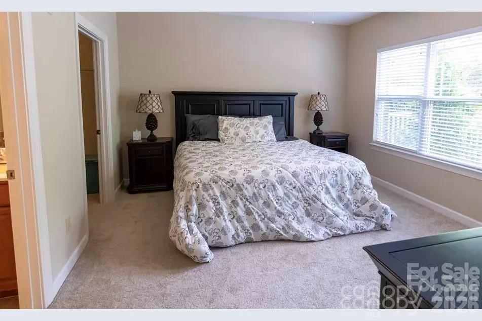 40 Hyannis Drive 202 Property Photo 28