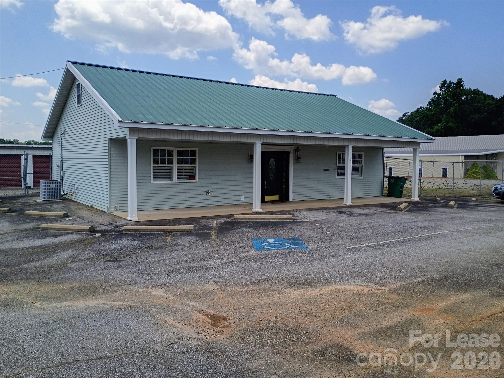 758 Oakland Road Property Photo 1