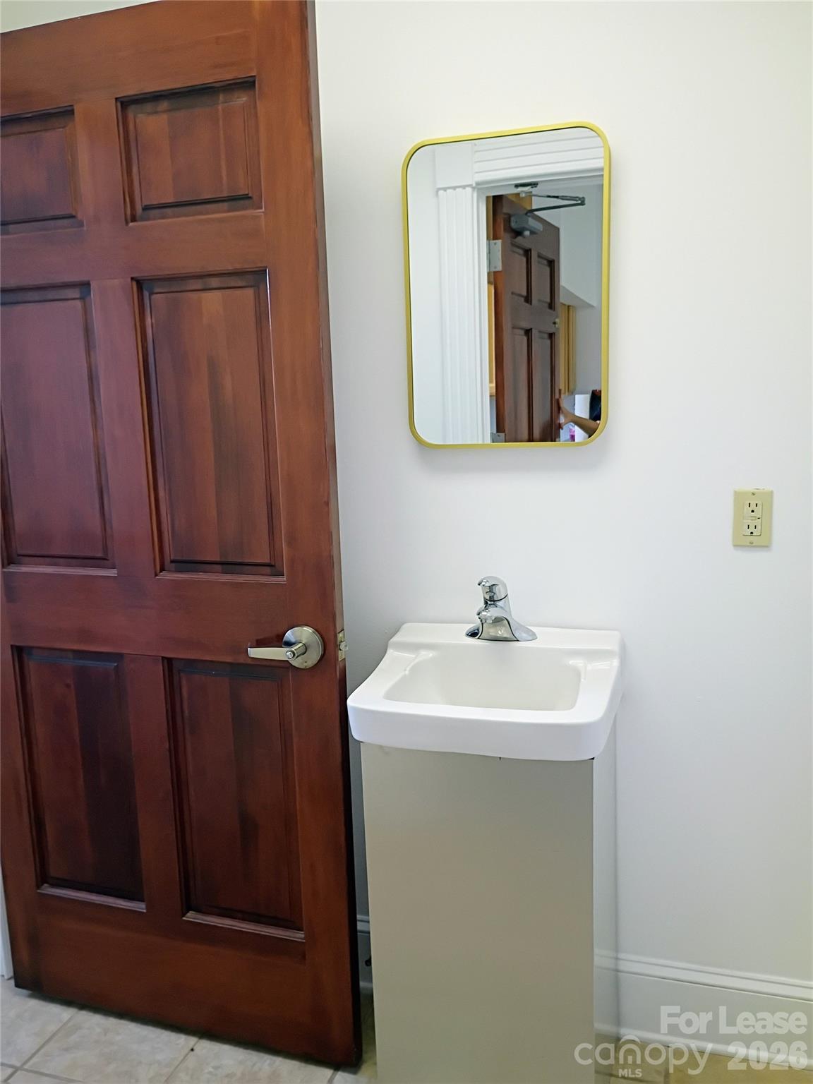 758 Oakland Road Property Photo 9