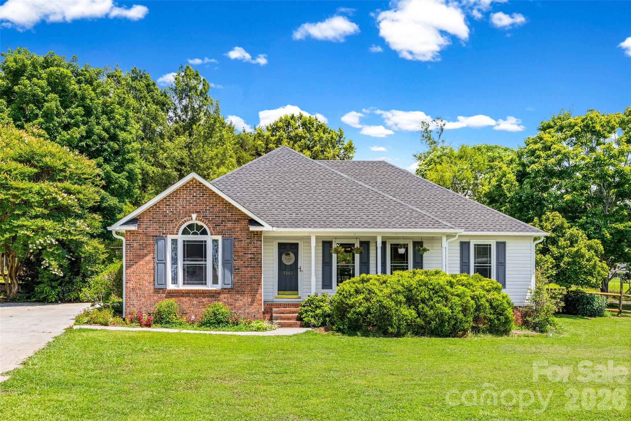 5240 Spring Glen Property Photo 1