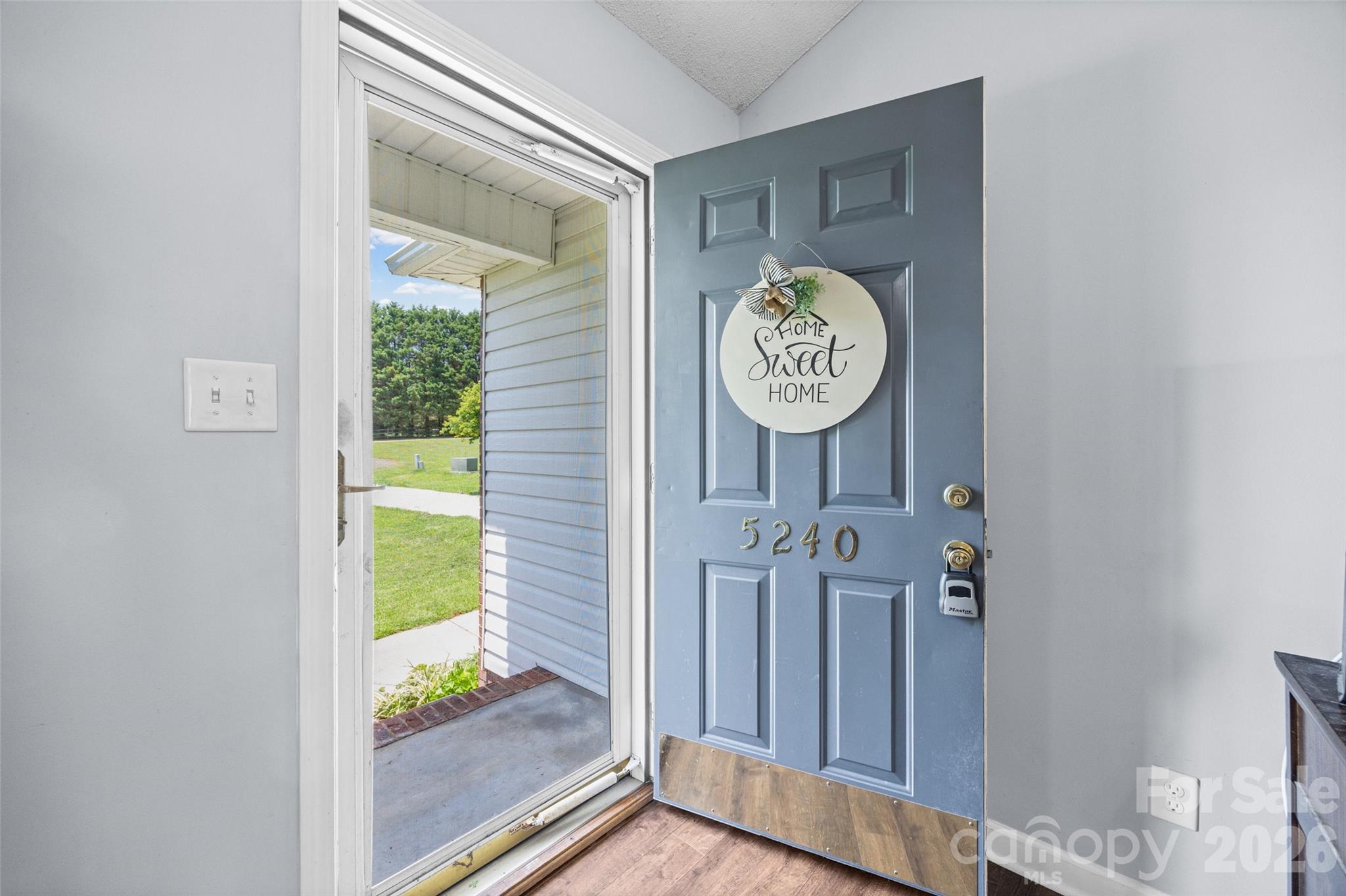 5240 Spring Glen Property Photo 3