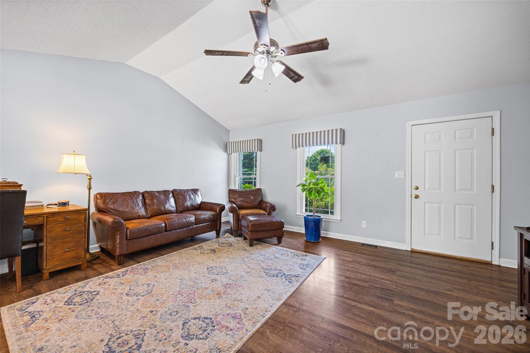 5240 Spring Glen Property Photo 5