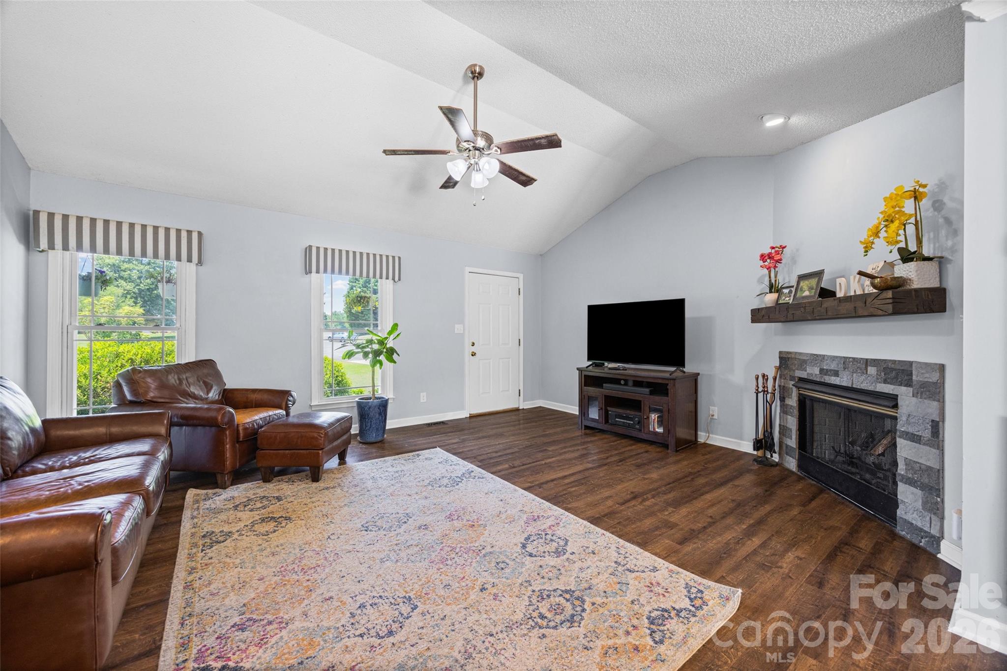 5240 Spring Glen Property Photo 6