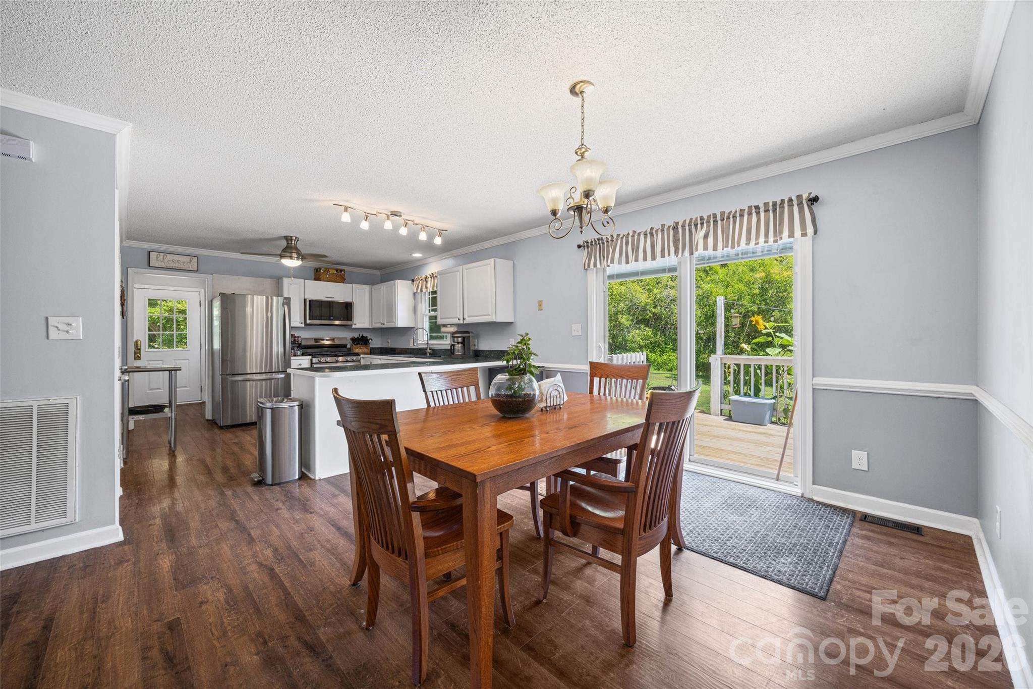 5240 Spring Glen Property Photo 7