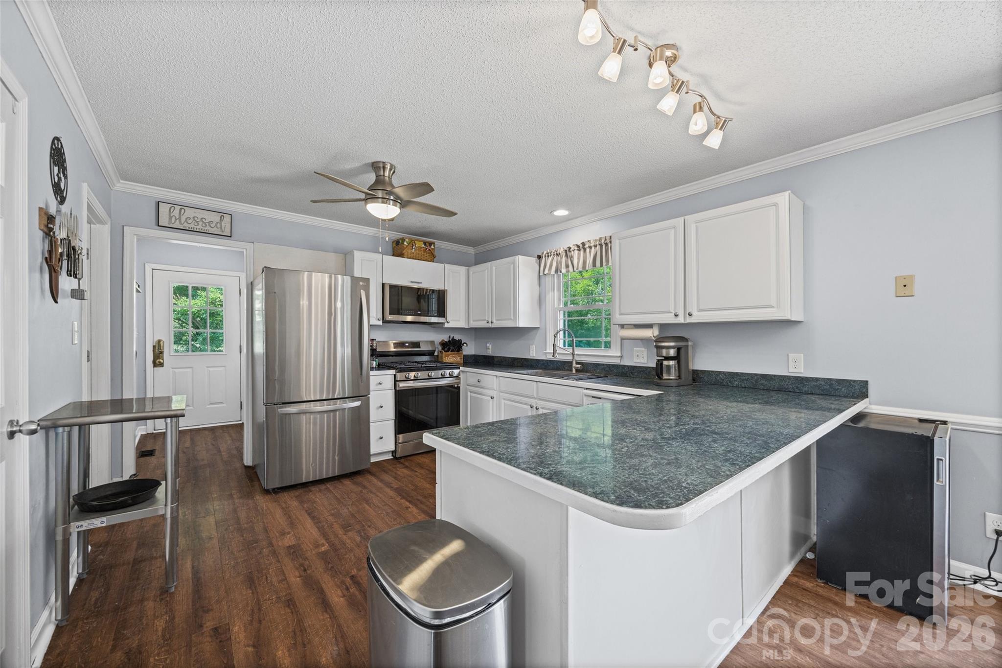 5240 Spring Glen Property Photo 9