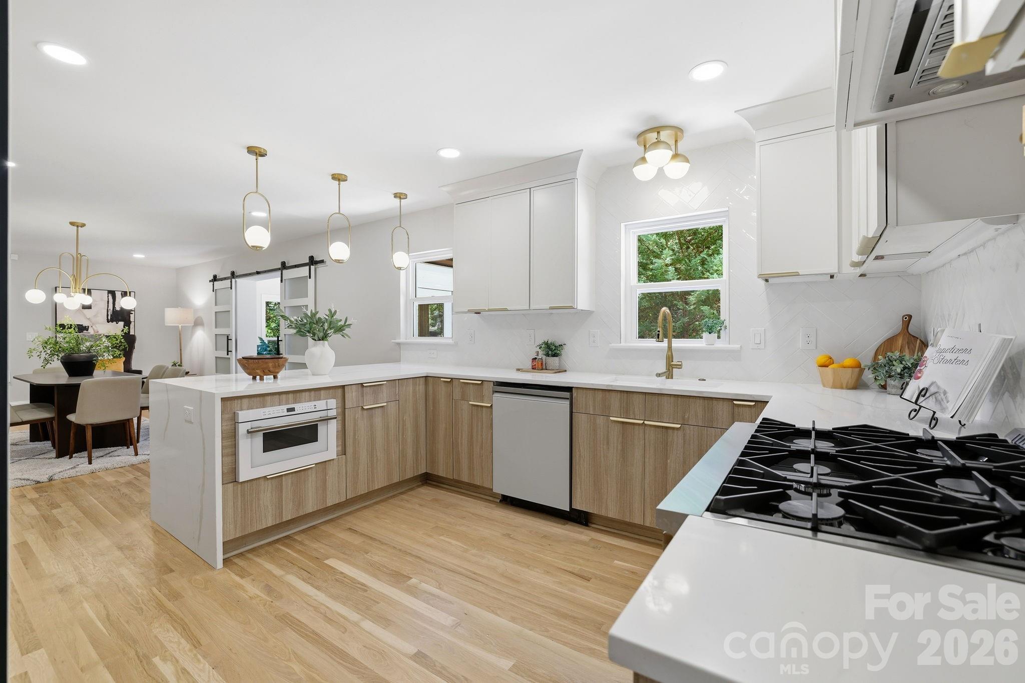 5515 Doncaster Drive Property Photo 8
