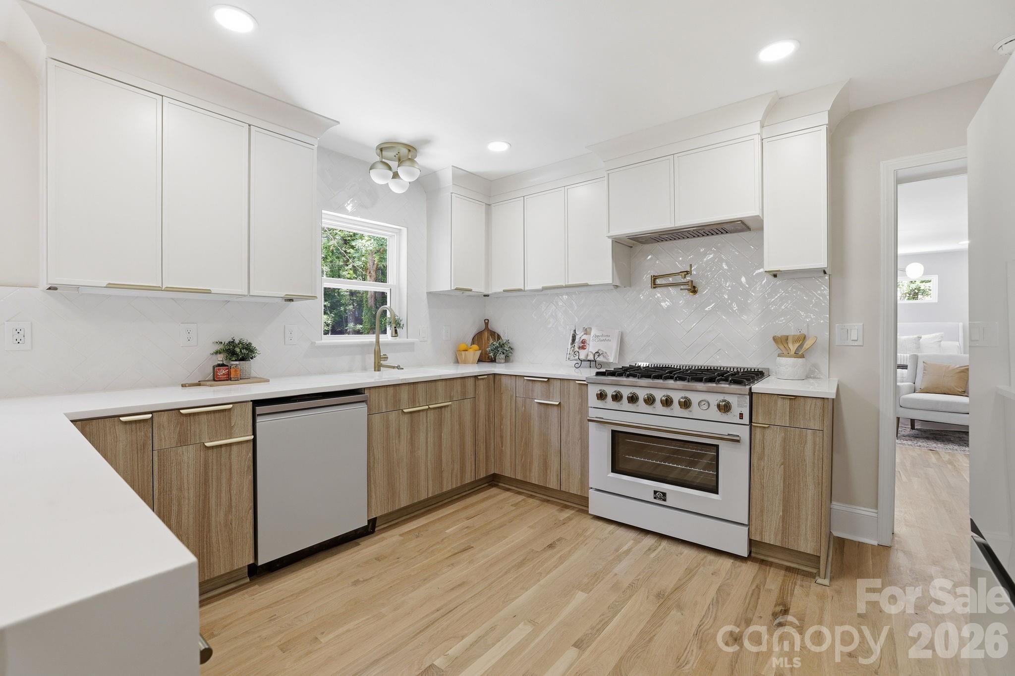 5515 Doncaster Drive Property Photo 9